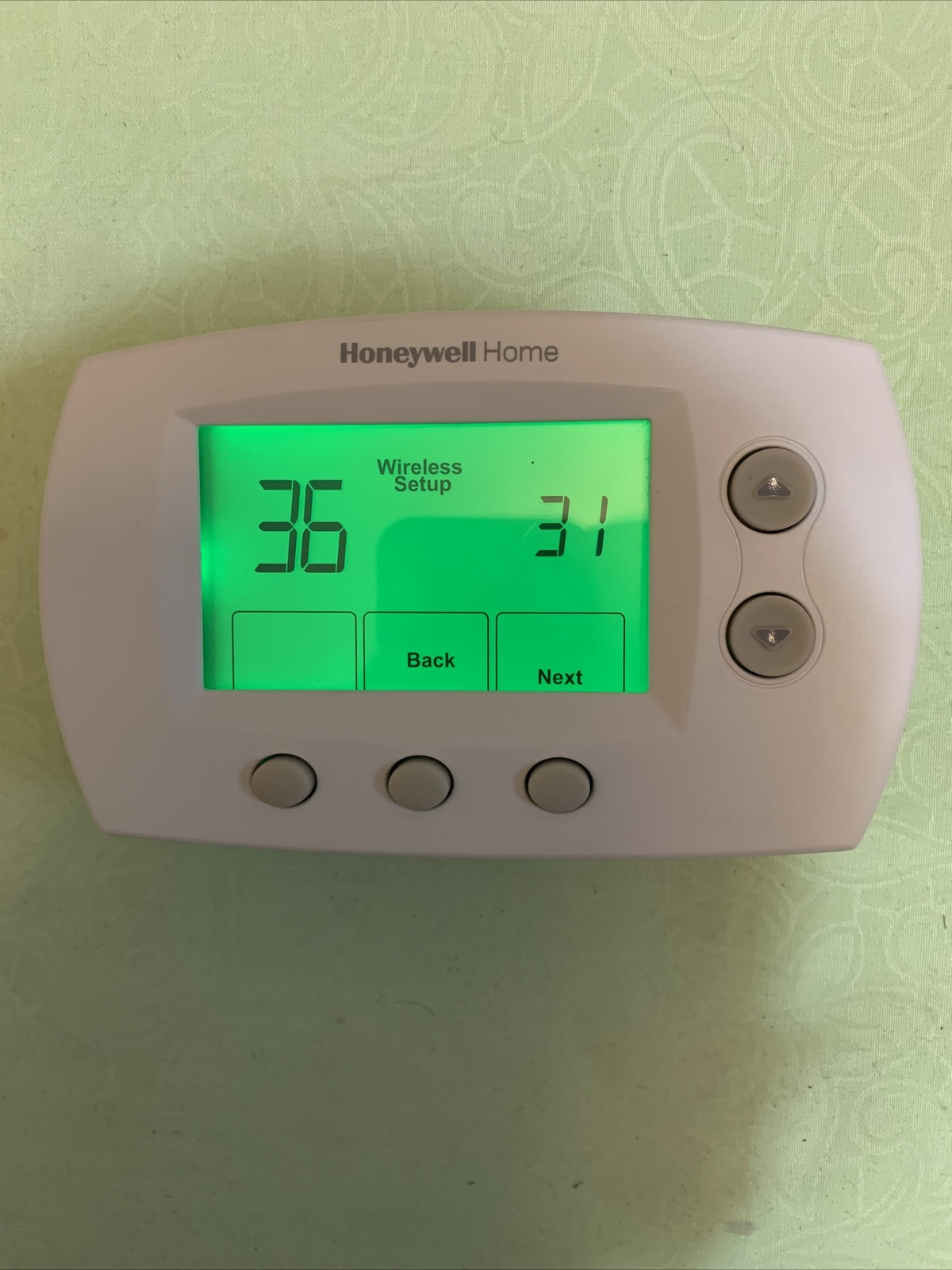 Honeywell YTH5320R1025 Wireless Non-Programmable FocusPRO Kit with Wireless Adap
