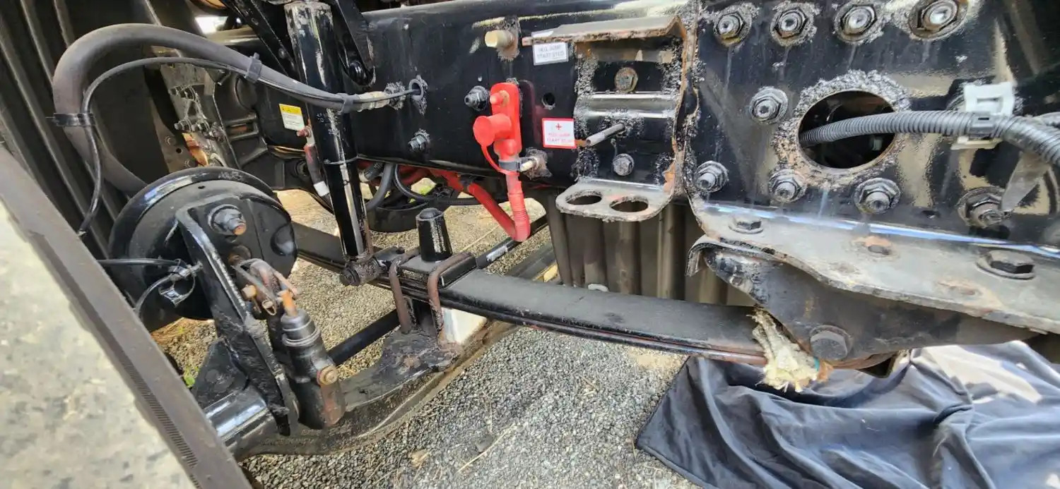 (Used) 2015 Freightliner Cascadia 113, FRONT LEAF SPRINGS Front Leaf & Springs