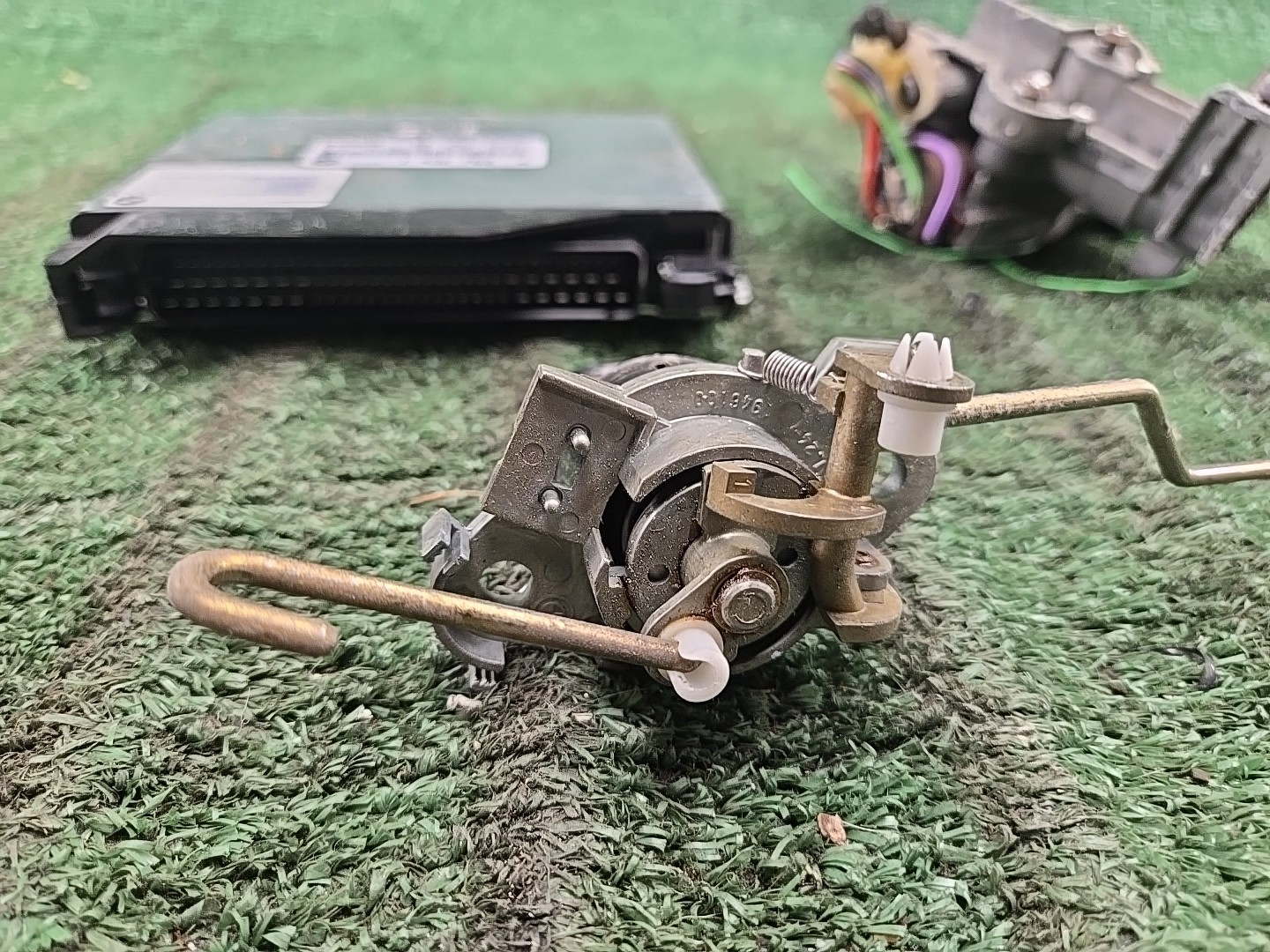 1996-2002 BMW Z3 E36 1.9L Key Set ECU Ignition M44