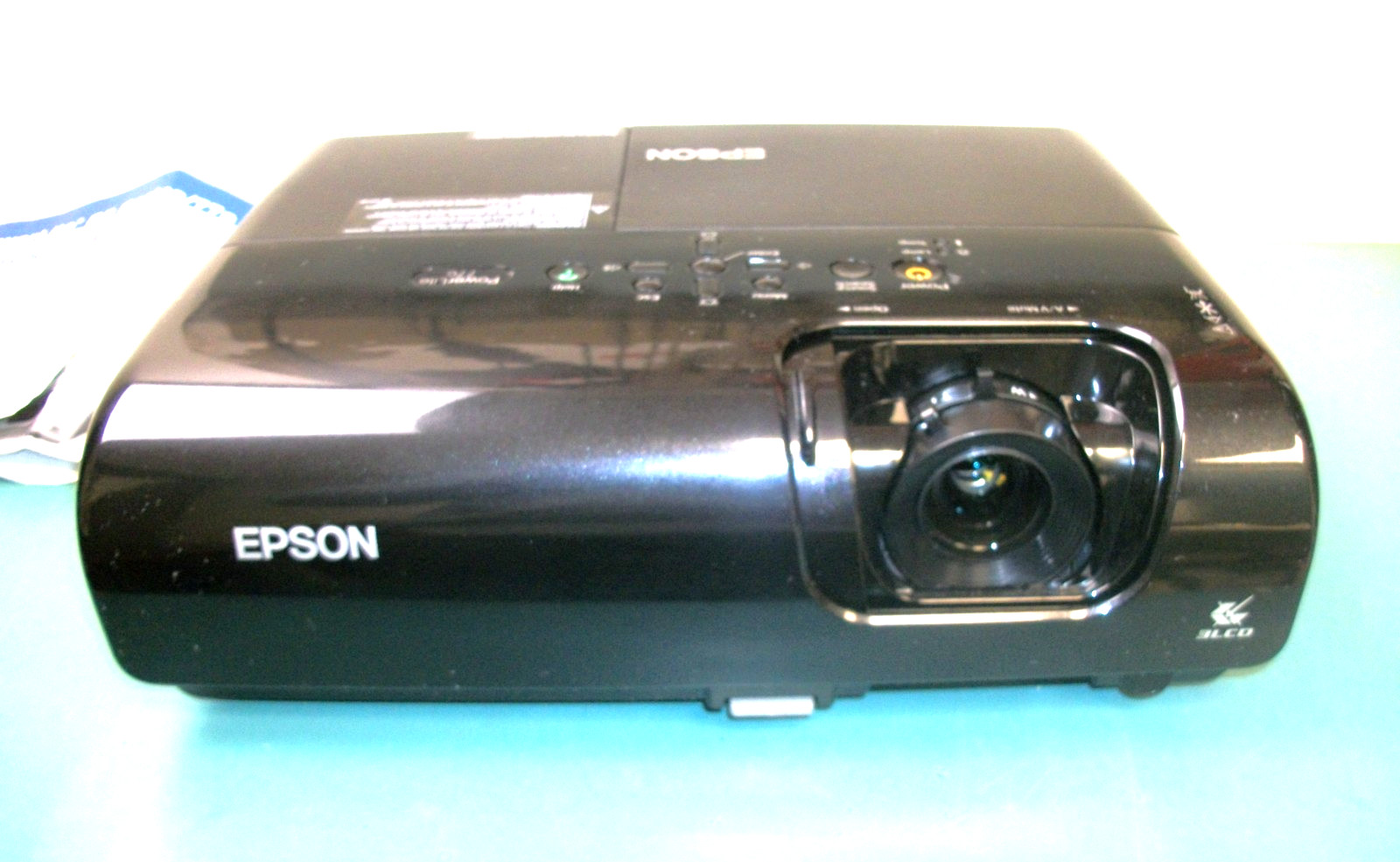 EPSON EMP-X5 PowerLite 77C LCD Presentation Projector w/Case & Cords Shown