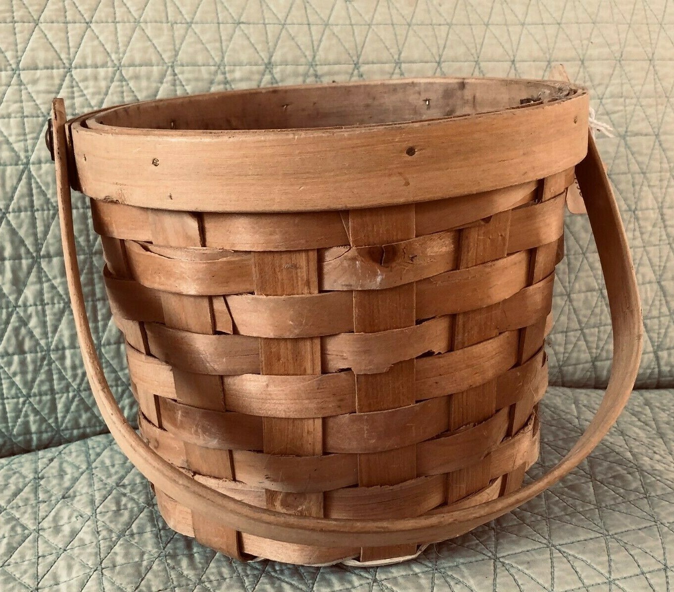 ROUND BASKET WITH HANDLE - APPROX  7.5" DIAM X 6.5"H