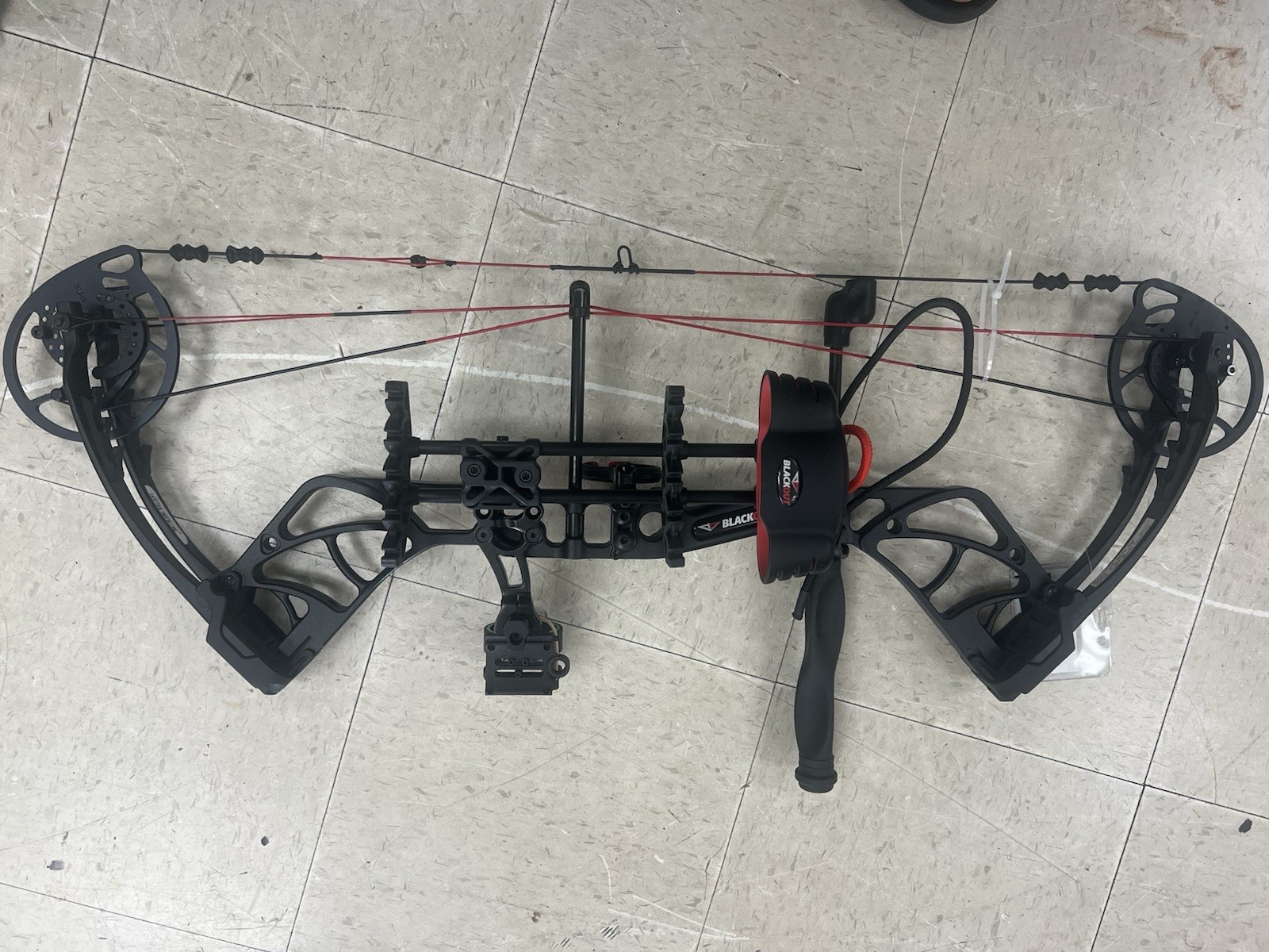 BlackOut Compound Bow Package Ready to Hunt RH w/ Sight, Quiver, Stabilizer