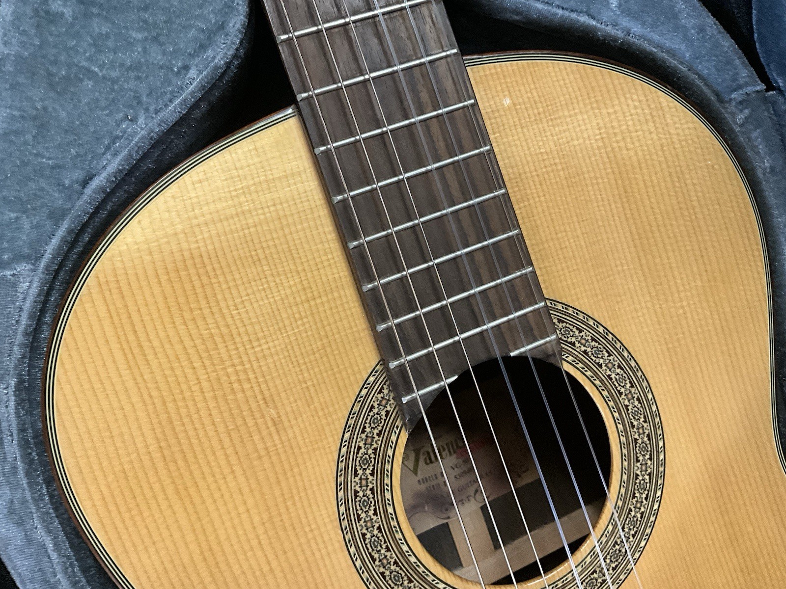 Valencia Custom VG-50 solid top classical guitar excellent with semi-hard case