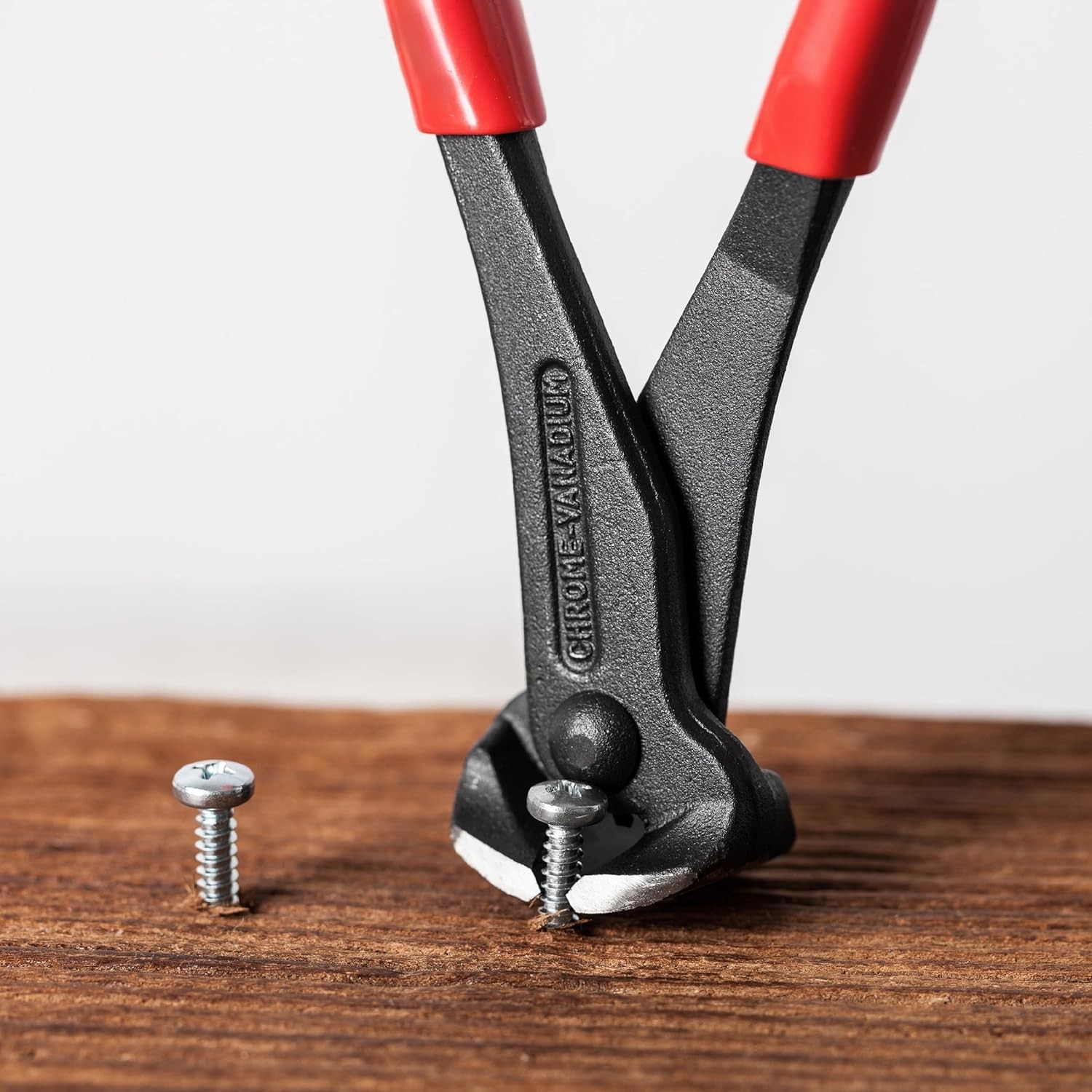 Compact 7-Inch Bates Nail Puller - Soft Grip, Dual-Purpose Tool for Carpenters