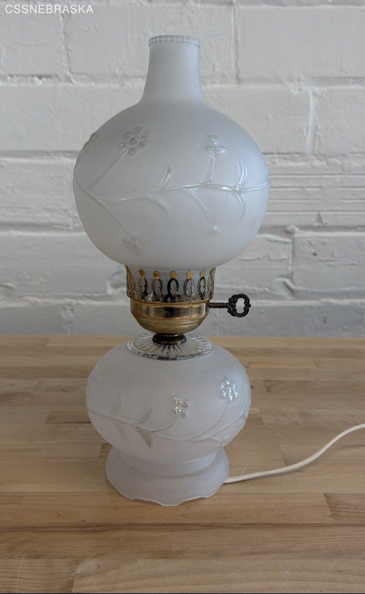 GWTW Vintage Frosted Etched Design Table Lamp