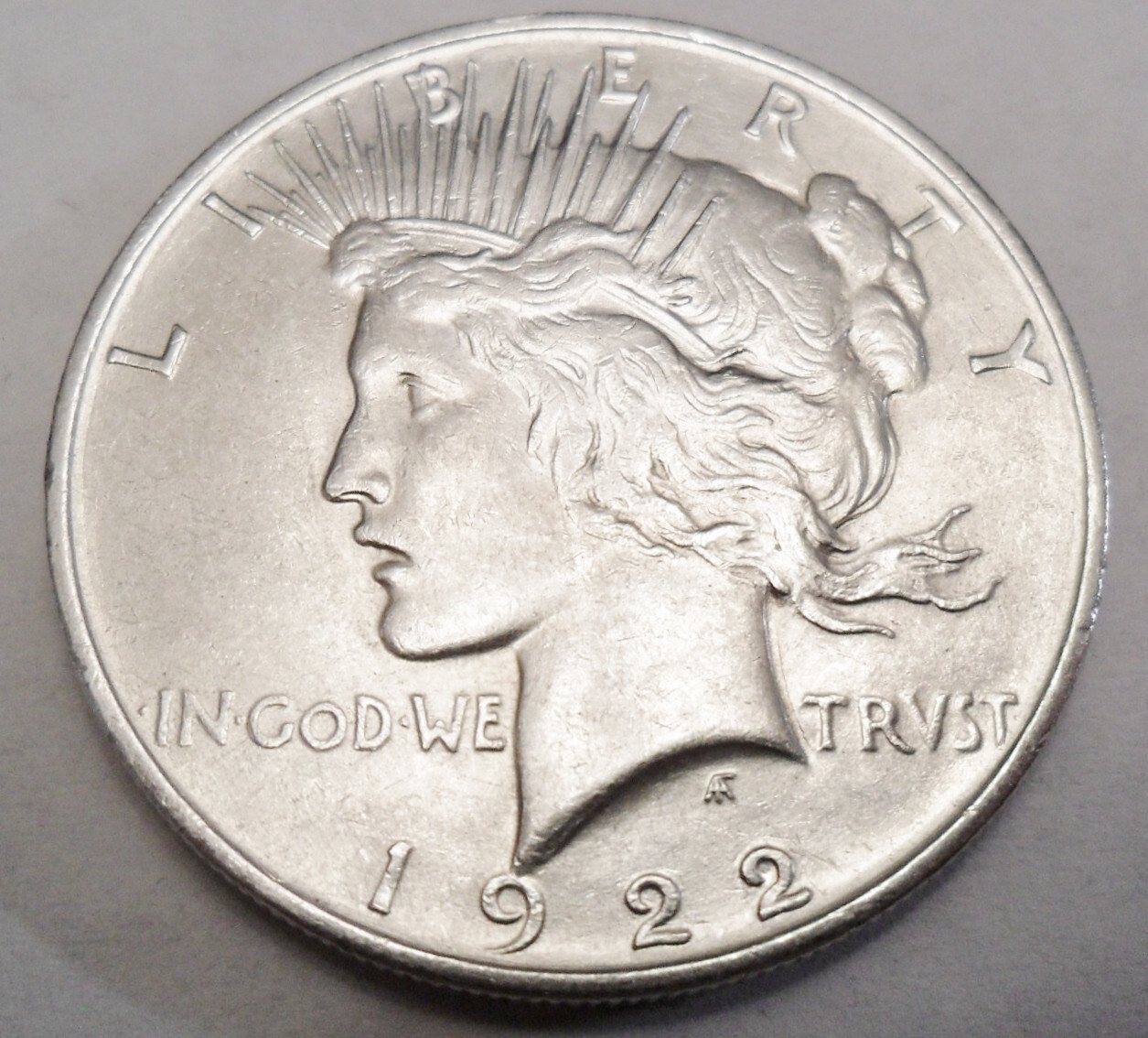 1922 S PEACE DOLLAR  *90% SILVER*   *AU - ABOUT UNCIRCULATED*
