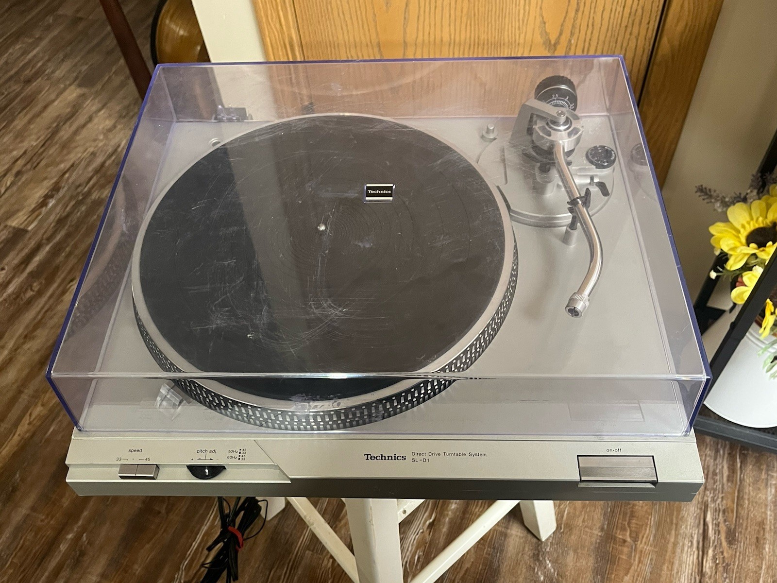 Technics SL-D1 Direct Drive Automatic Turntable System Record Player Turns On