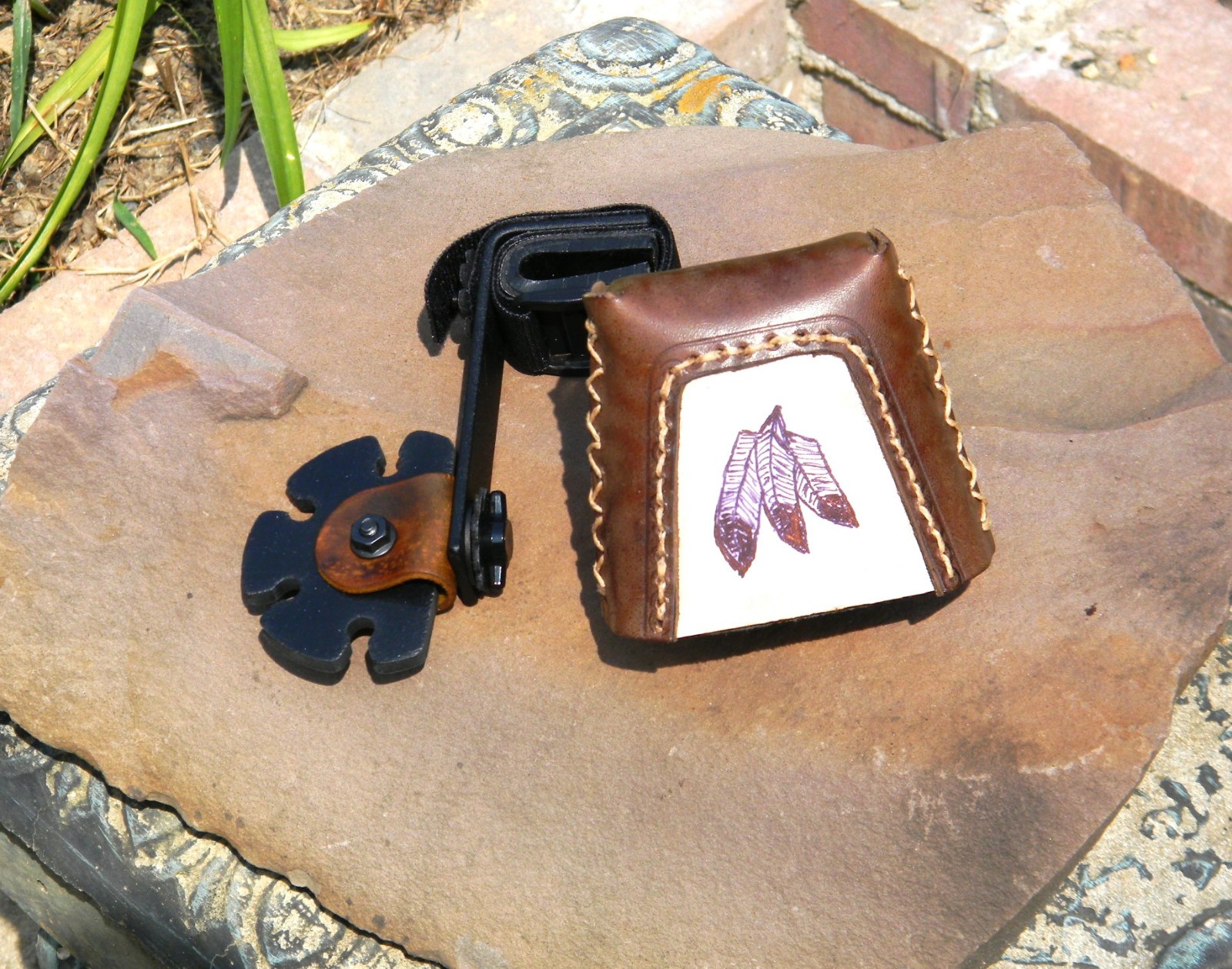 EFA 4 ARROW SEMINOLE X BOW QUIVER WITH 3 FEATHERS FRONT AND WING SETBACK FEATURE