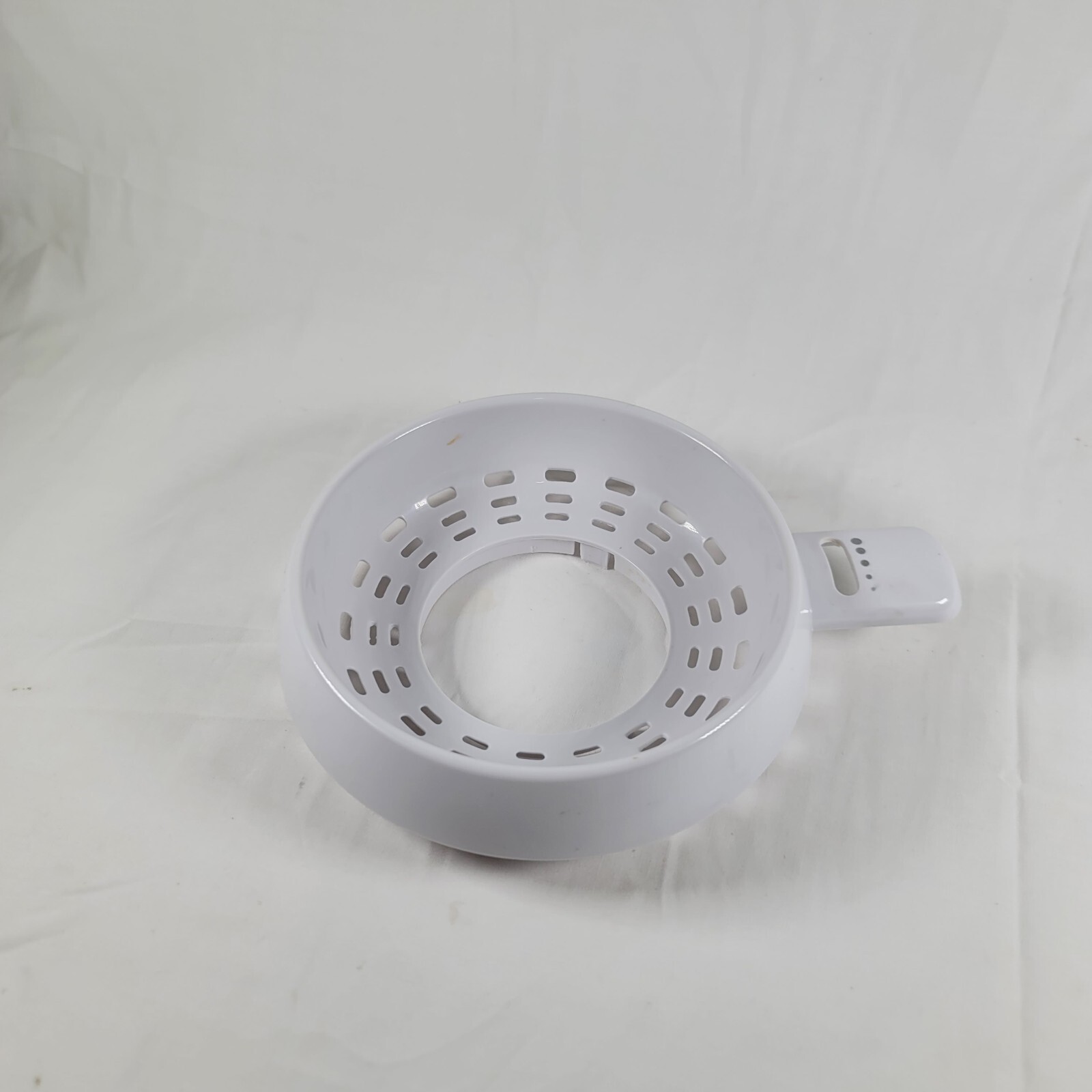 Strainer Basket!! Bella Electric Citrus Juicer32 Oz Capacity White Model XB533F