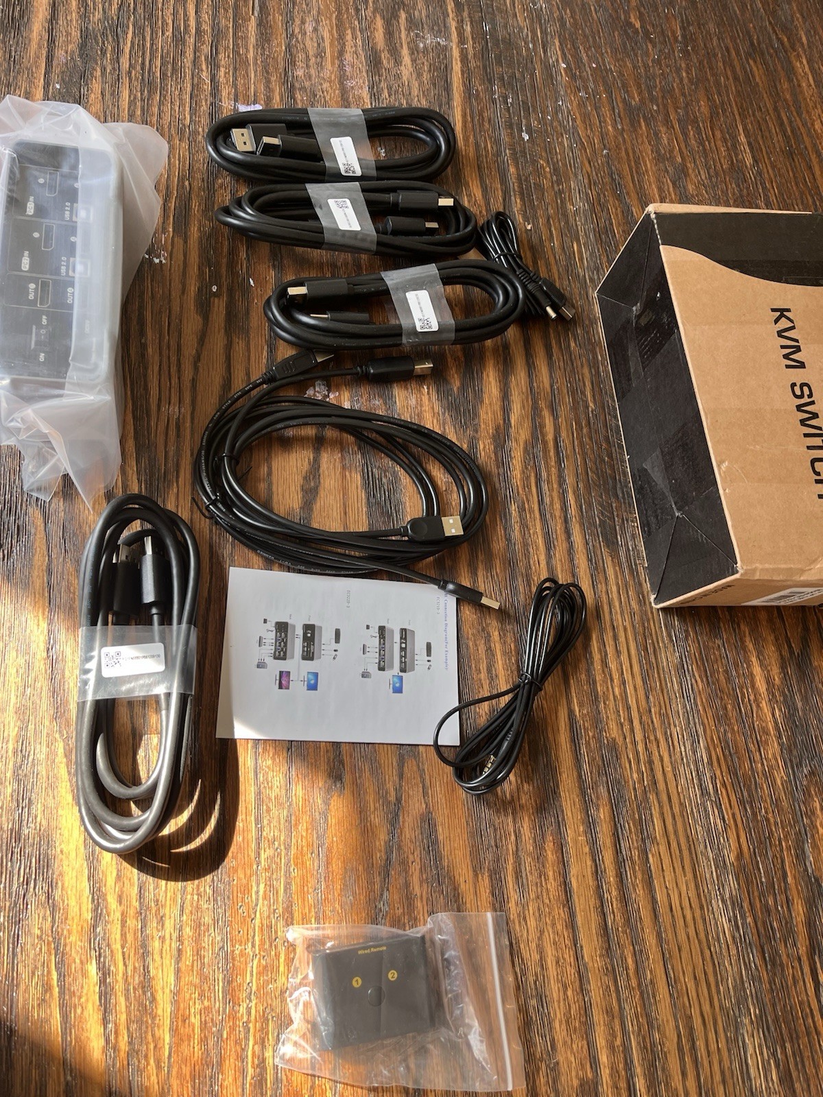 Ecolmy DP KVM Switch Model EC-322D-2 Open Box