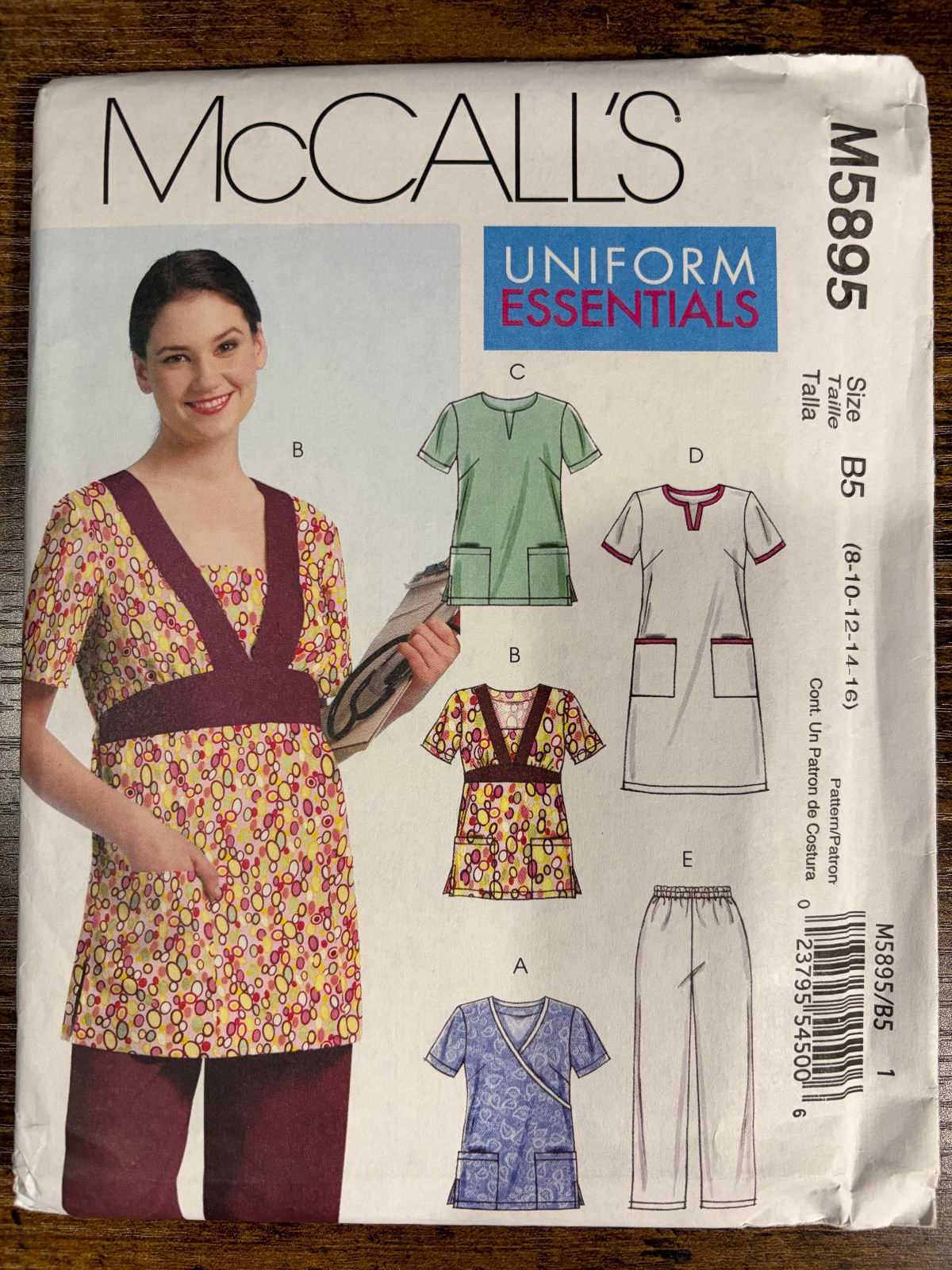 McCall's M5895 Sewing Pattern Women's Scrubs Uncut & FF