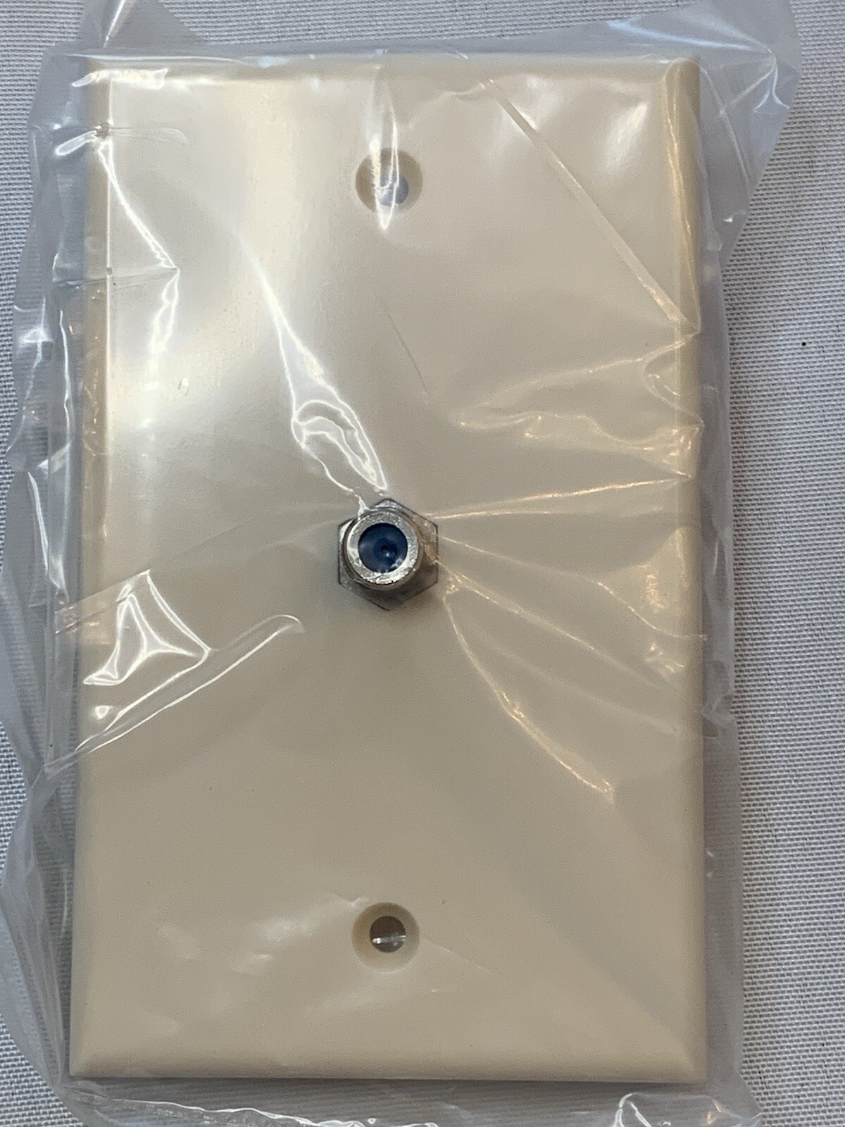 50 NEW Antronix Wall Plates, Single Barrel, Ivory. Coax TV Face Plate WPI-81B