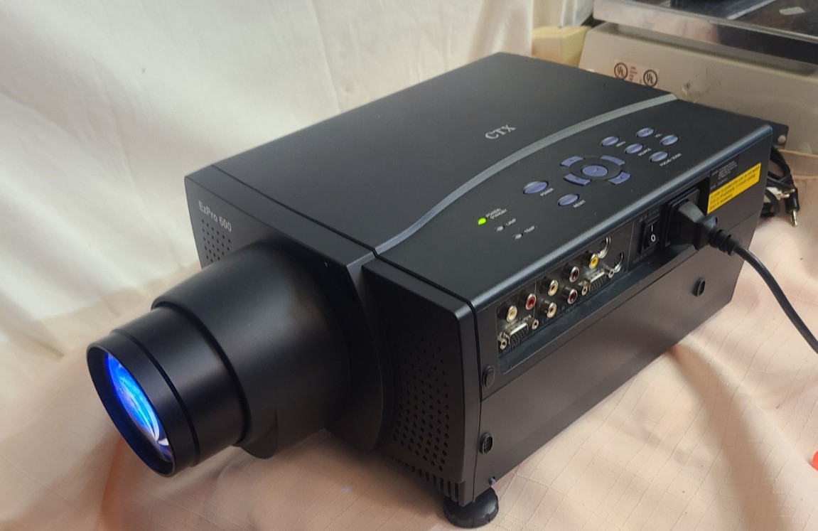 CTX EZPRO 600 Projection LCD Display With Complete Case  & cables