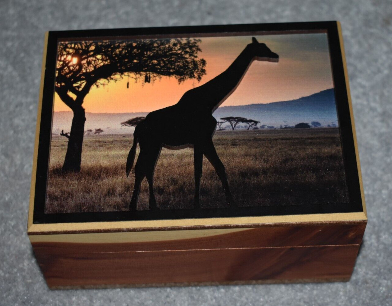 #4851 3D LASER CUT GIRAFFE KEEPSAKE JEWELRY  WOOD CEDAR PICTURE TOP BOX