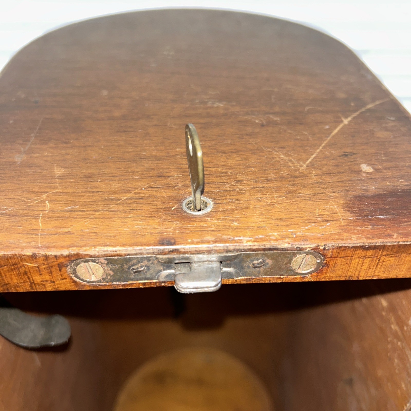 Vintage Singer Sewing Machine in Original Wood Case 🧵✂️