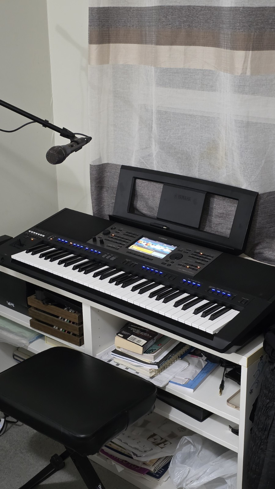 Yamaha PSR-A5000 Digital Workstation 61-Key Professional Arranger Workstation