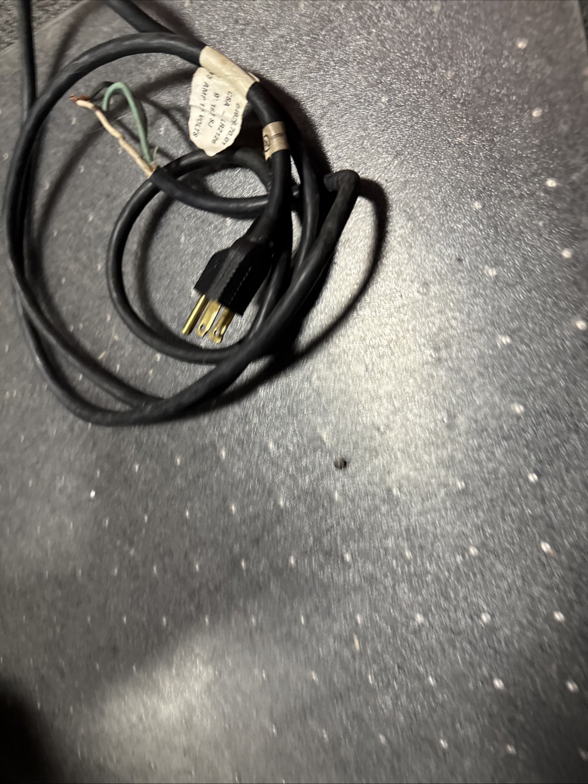 6’ Black Replacement 13 Amp 125 Volt Plug Light Use
