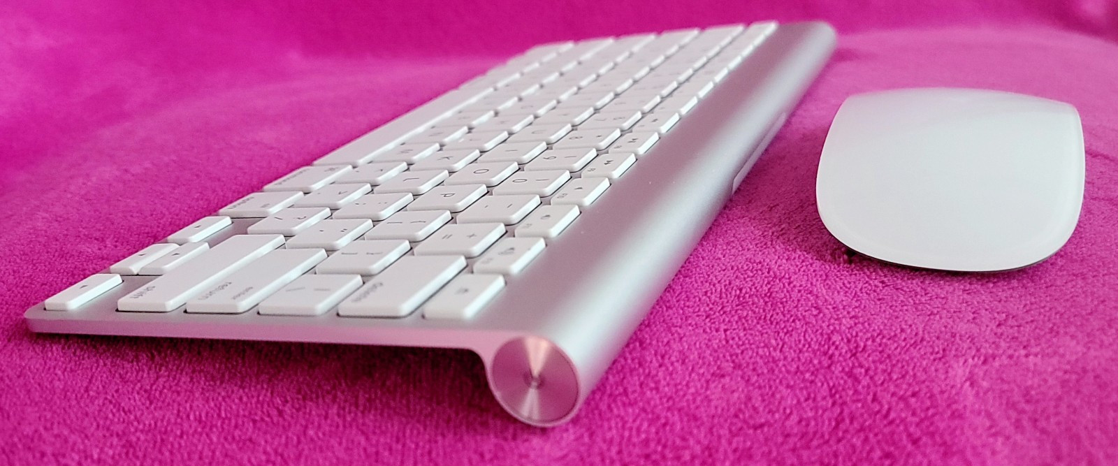 Apple A1314 Bluetooth Wireless Keyboard w/ A1296 Magic Mouse **Tested, Working!