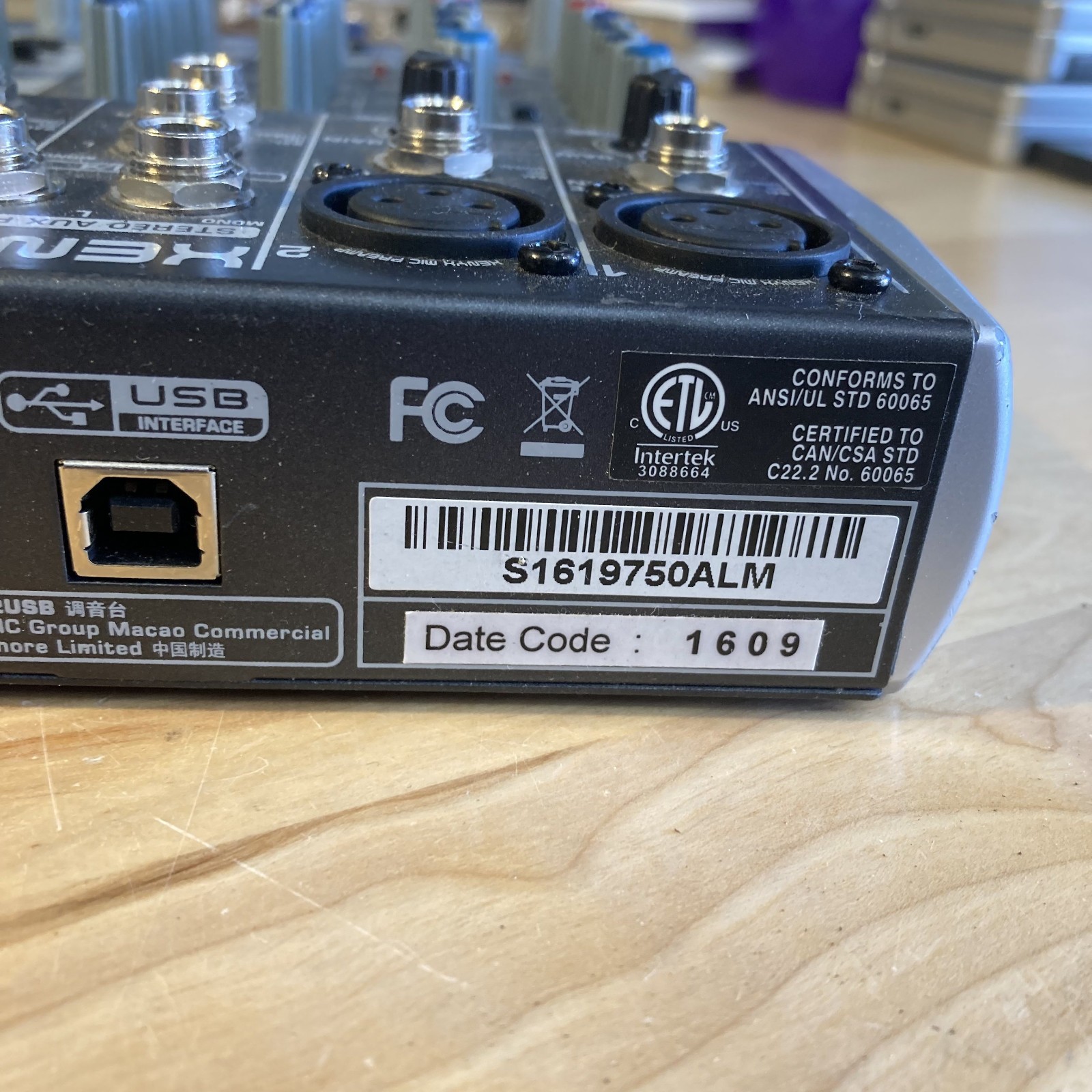 Behringer Xenyx Q802Usb Mixer No Cords