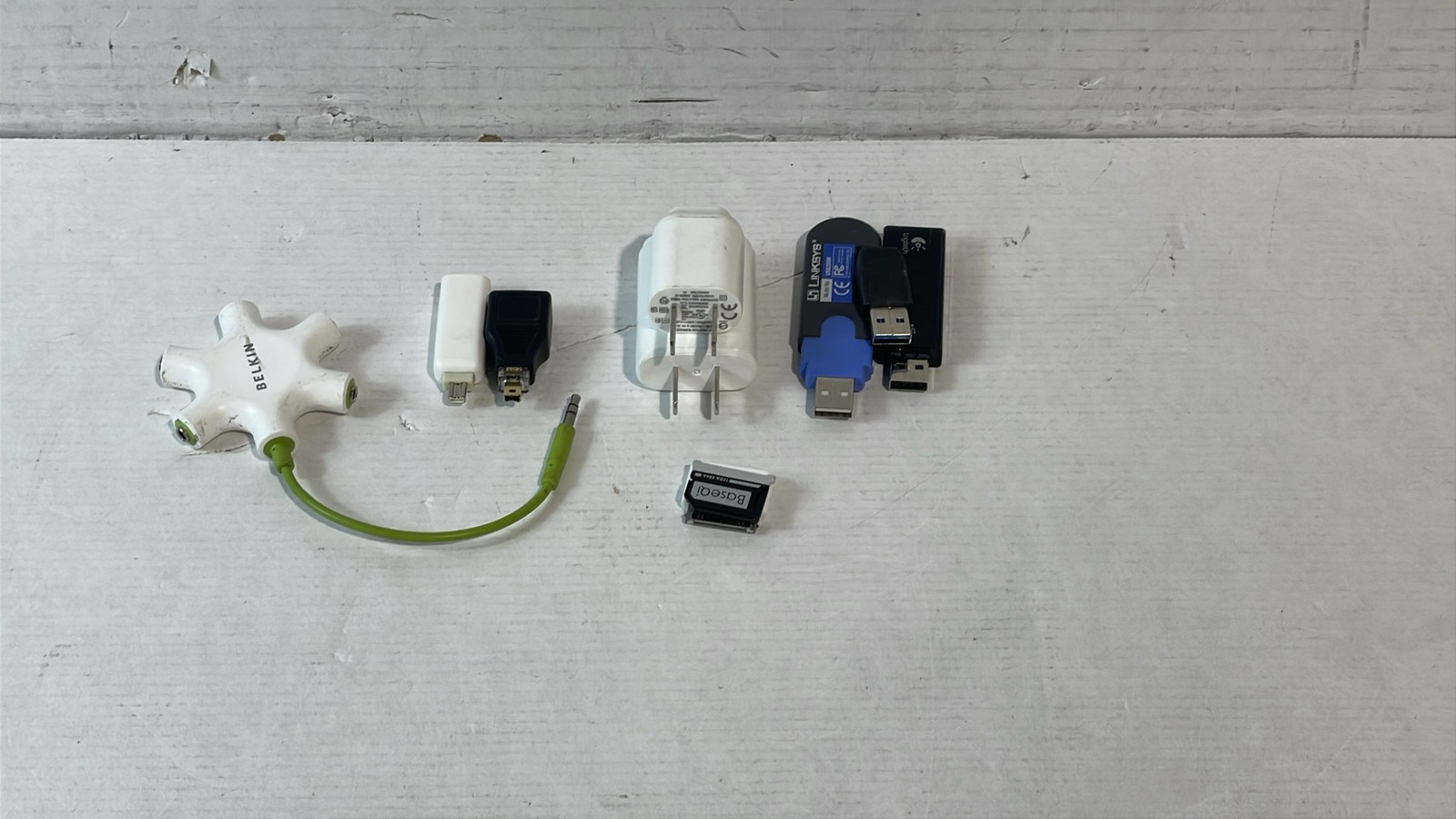 BaseQi SD Adapter Logitech Receiver Linksys Apple Belkin Accessory Bundle