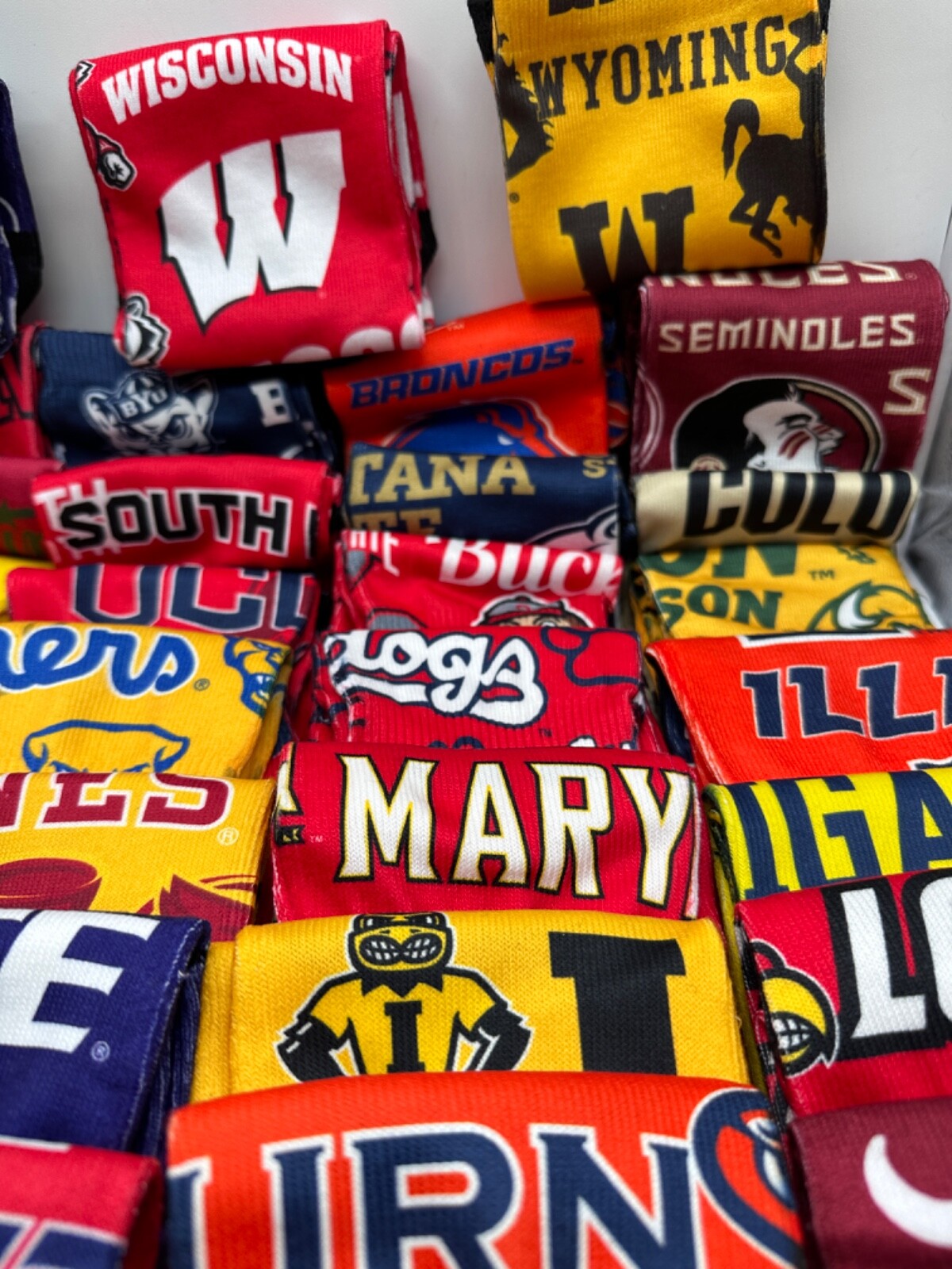 NEW ONE PAIR MENS "FOR BARE FEET" OFFICIALLY LICENSED COLLEGIATE SOCKS
