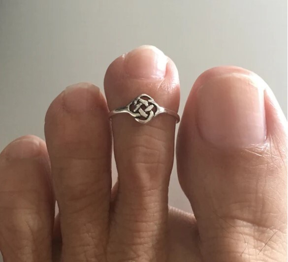 Women's Solid Metal Elegant Foot Wear Jewelry Adjustable Toe Ring 925 Silver