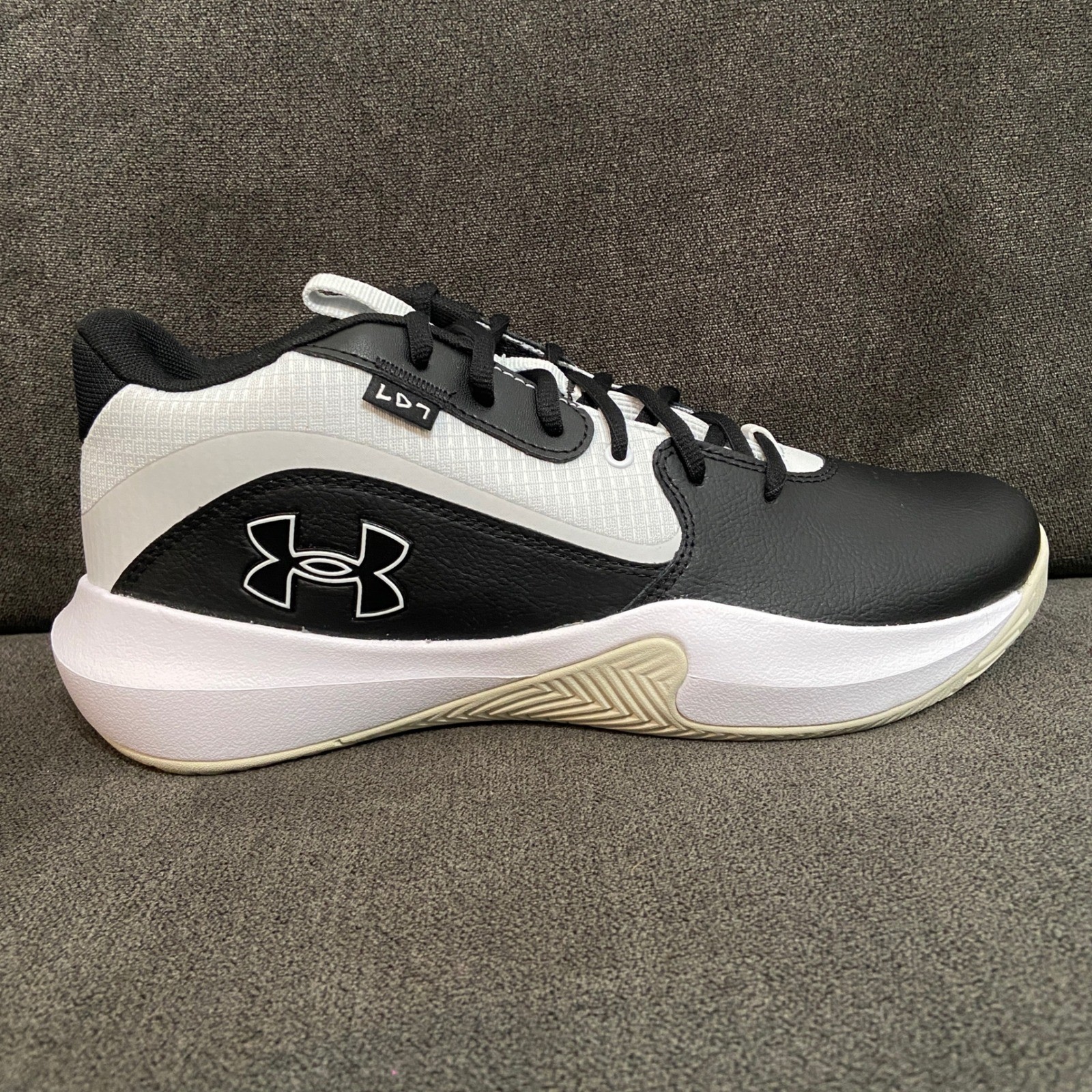 Under Armour Lockdown 7 Basketball Shoes Men 10 Black White Athletic 3028512-002