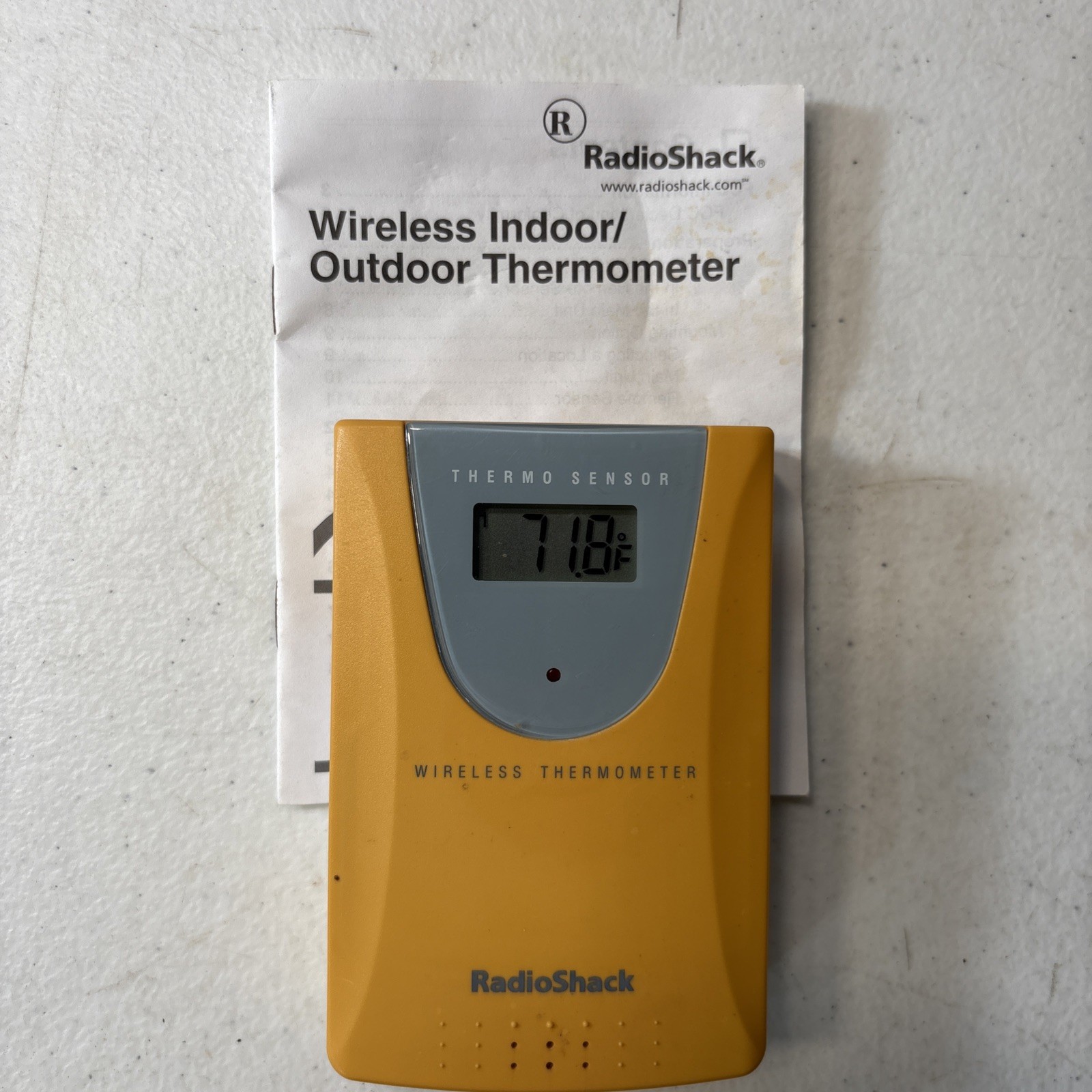 Radio Shack Wireless Thermometer Wireless Works Vintage w/ Wall Mount