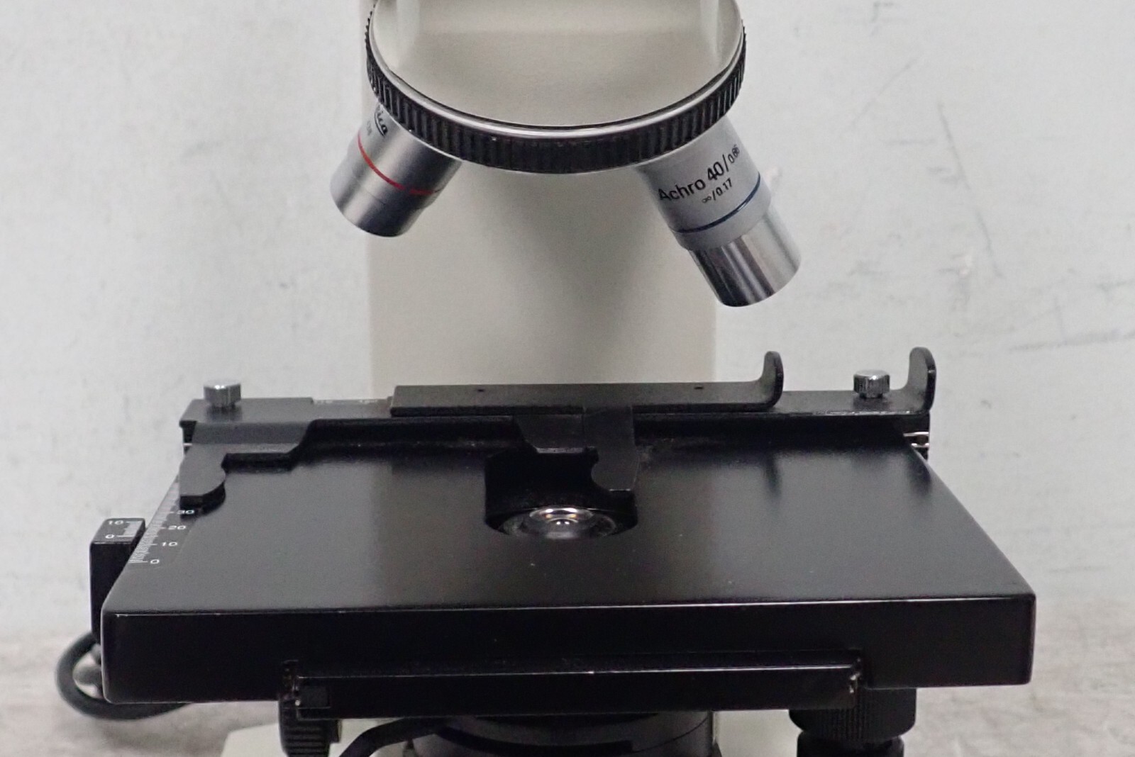 Leica ATC 2000 Binocular Microscope with 4x, 40x Achrom Objectives