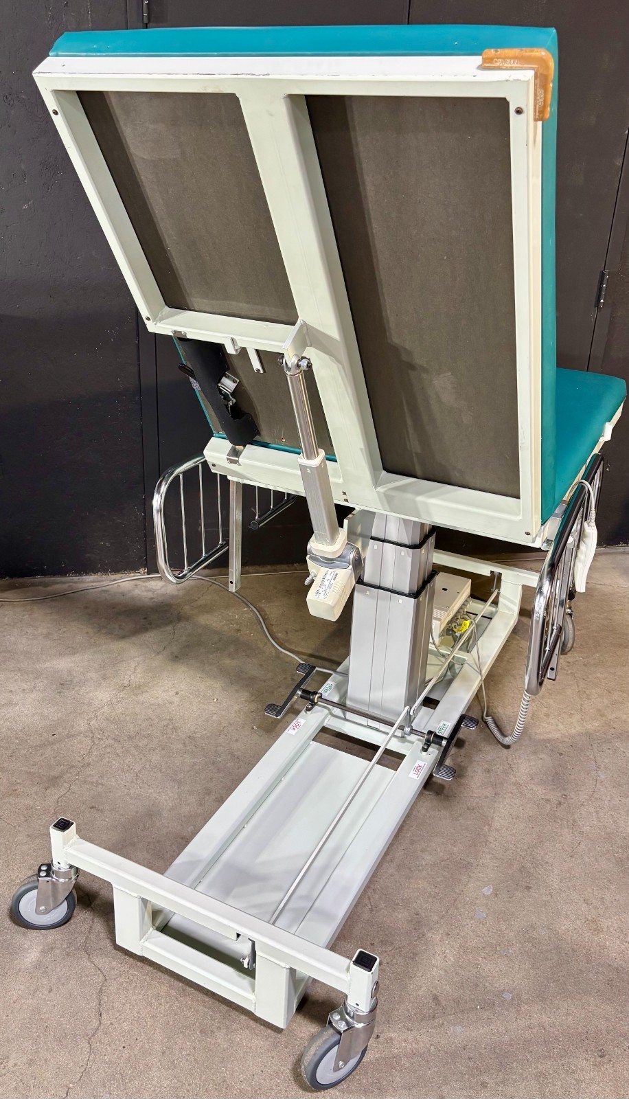 Medical Positioning Inc echo table model 1122