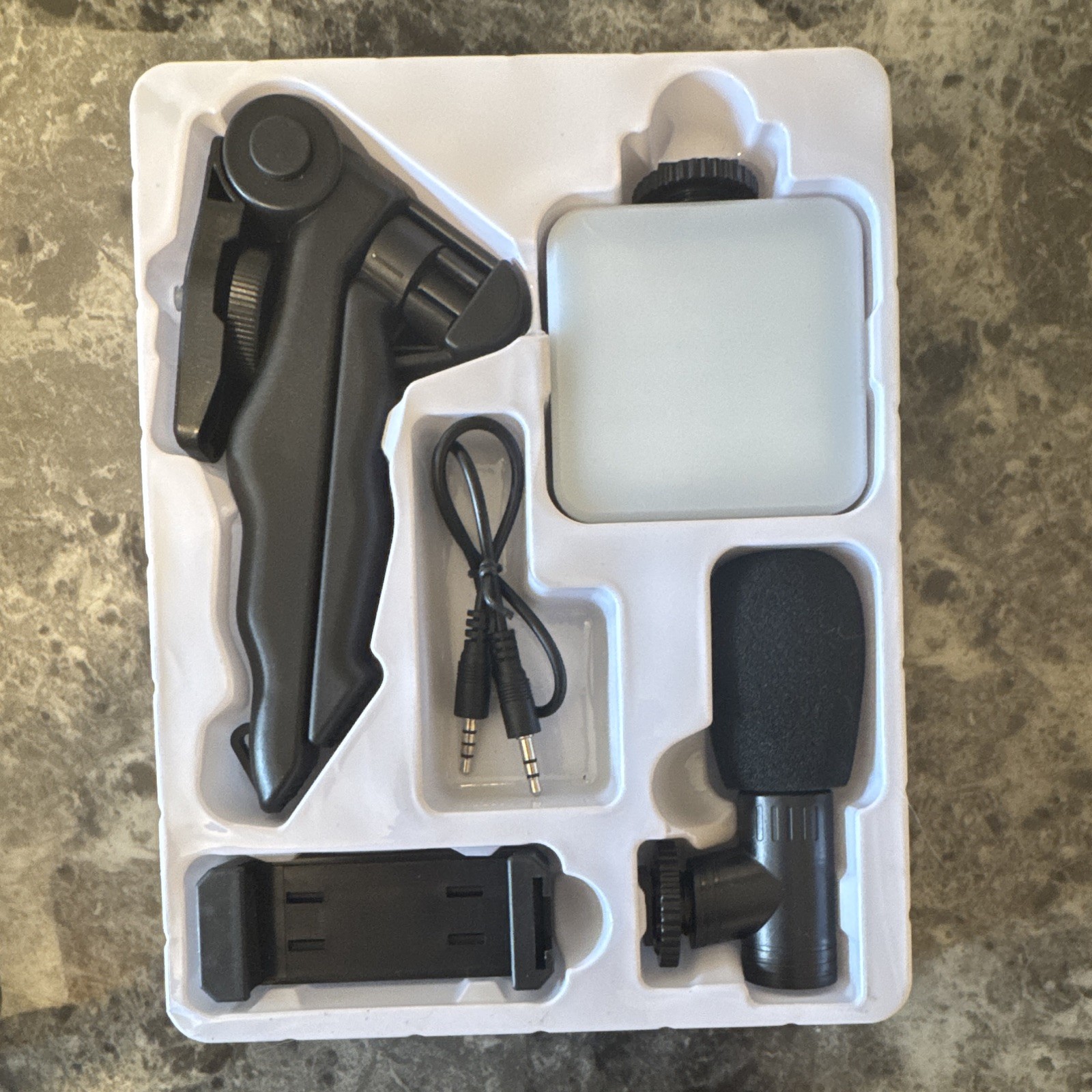 AY-49 Smartphone Video Stabilizer Kit Tripod LED Light Microphone - Plastic
