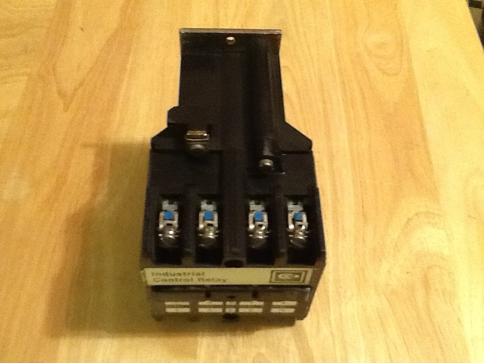 Cutler-Hammer ARD440L Solid State Relay 24VDC Coil, 600VDC