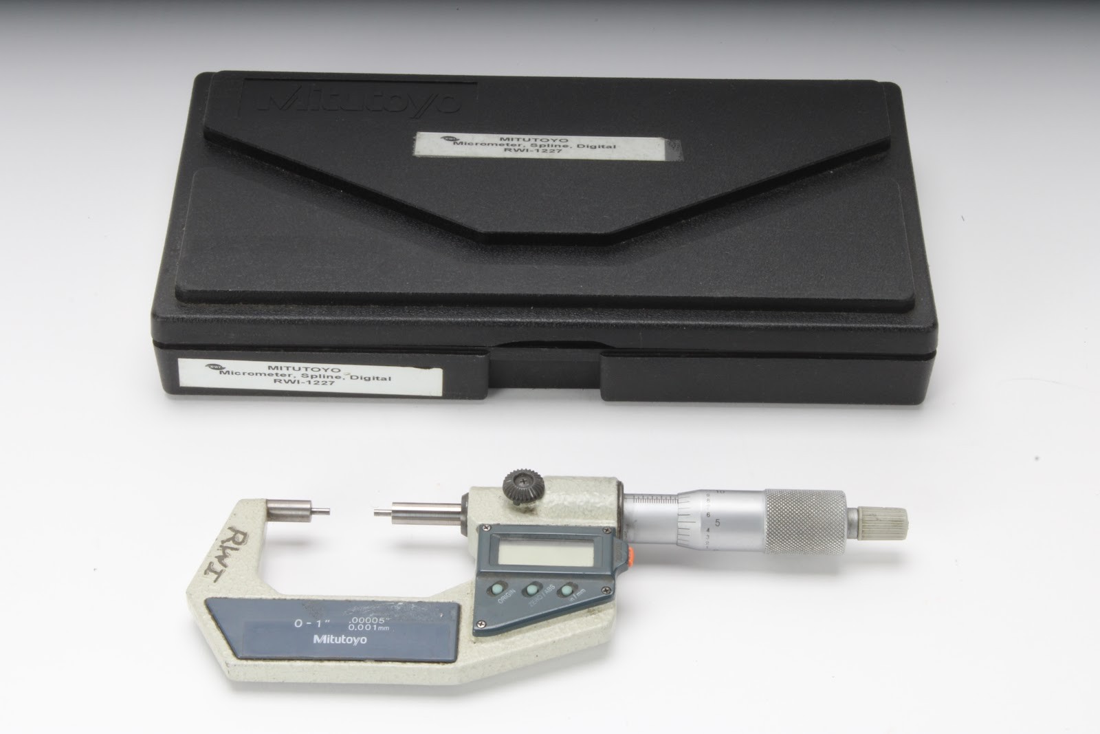 Mitutoyo Digital Spline Micrometer 0-1" With Case - .00005" Accuracy