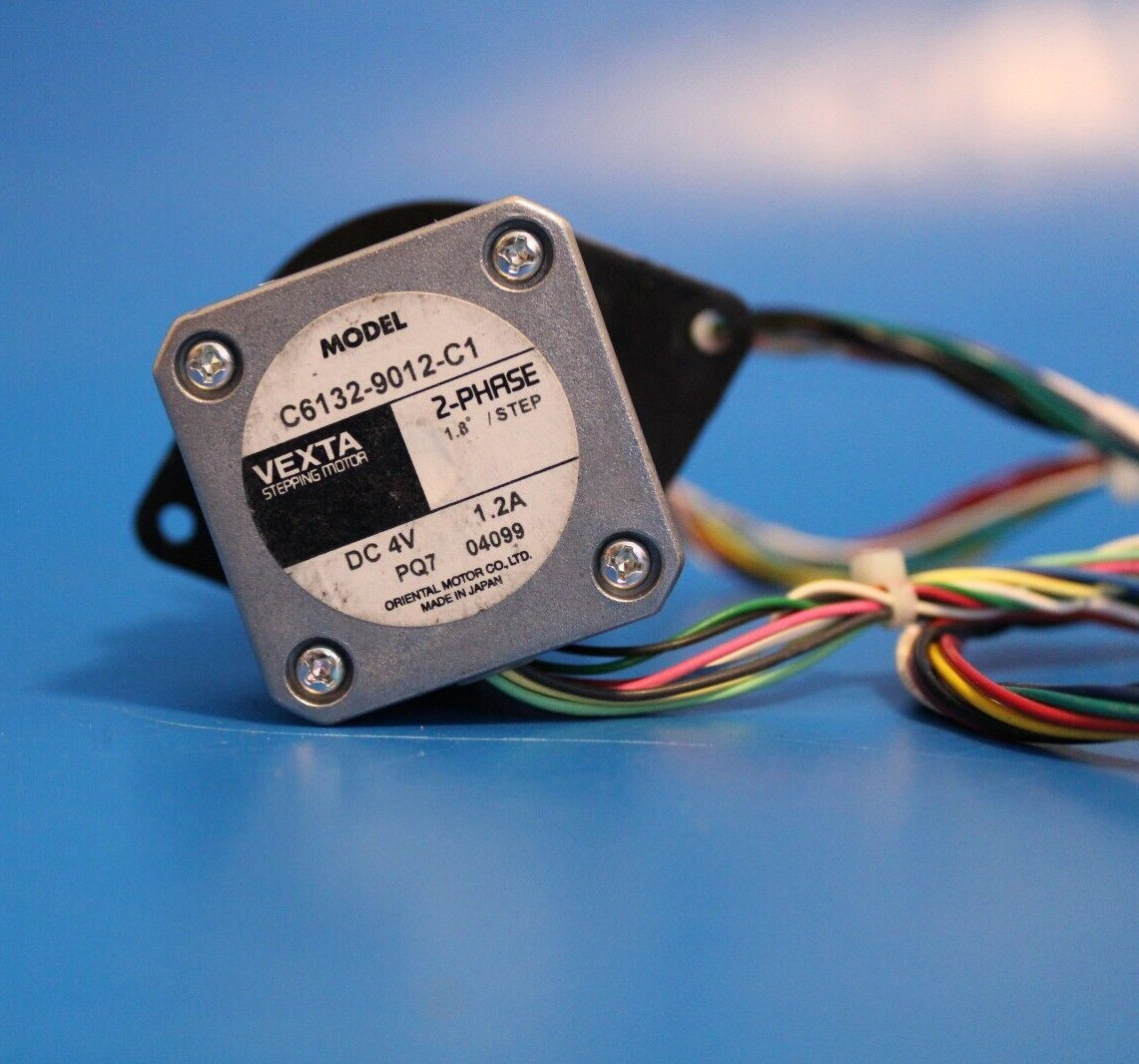 VEXTA STEPPING MOTOR Model C6132–9012-C1 2-Phase 1.8/Step DC 4