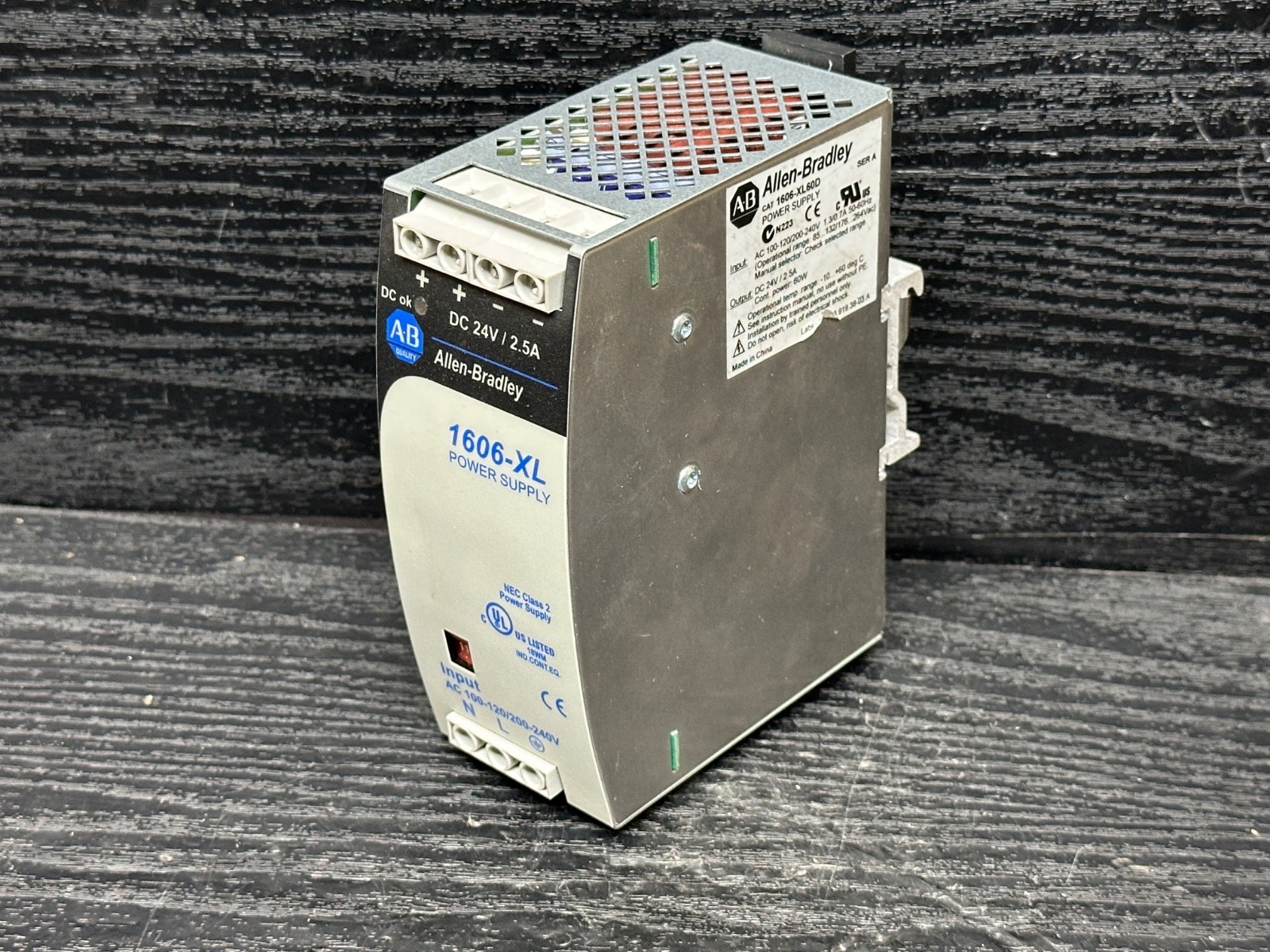 Allen Bradley 1606-XL60D 1606-XL Sola AC to DC Power Supply 24V 2.5A 60W DIN PLC