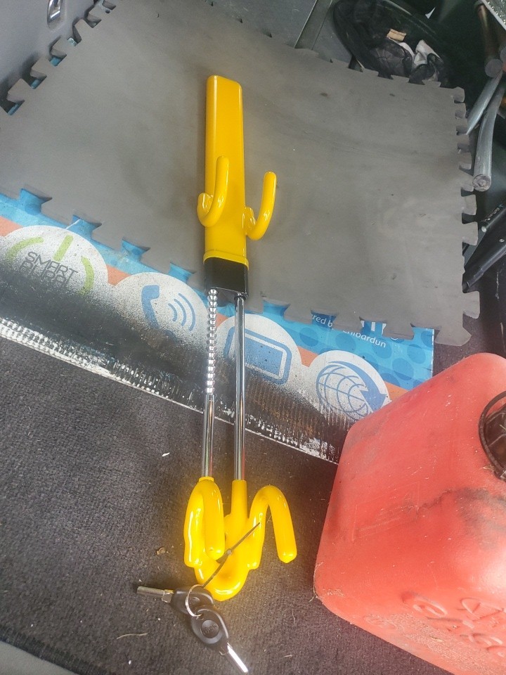 Brand New Twin Hooks Anti-Theft Steering Lock 2 Keys