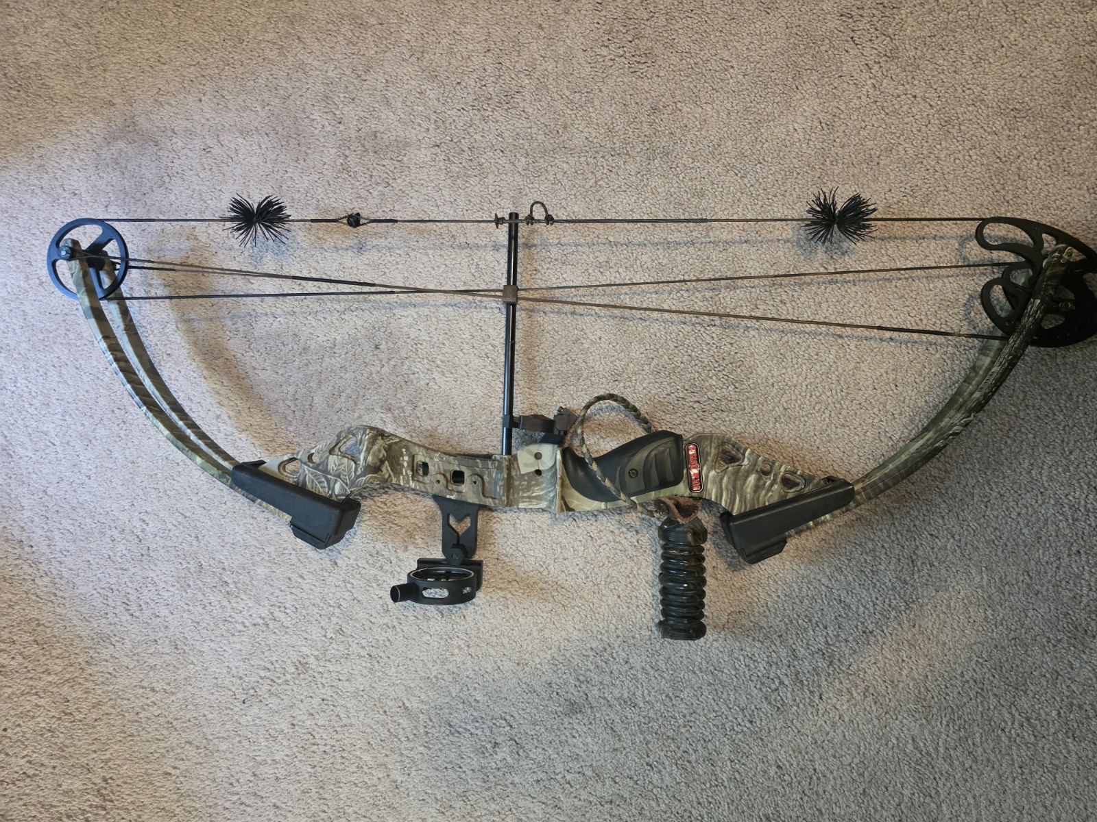 Buckmasters BTR RH Compound Bow 70lbs Pull DL 29"
