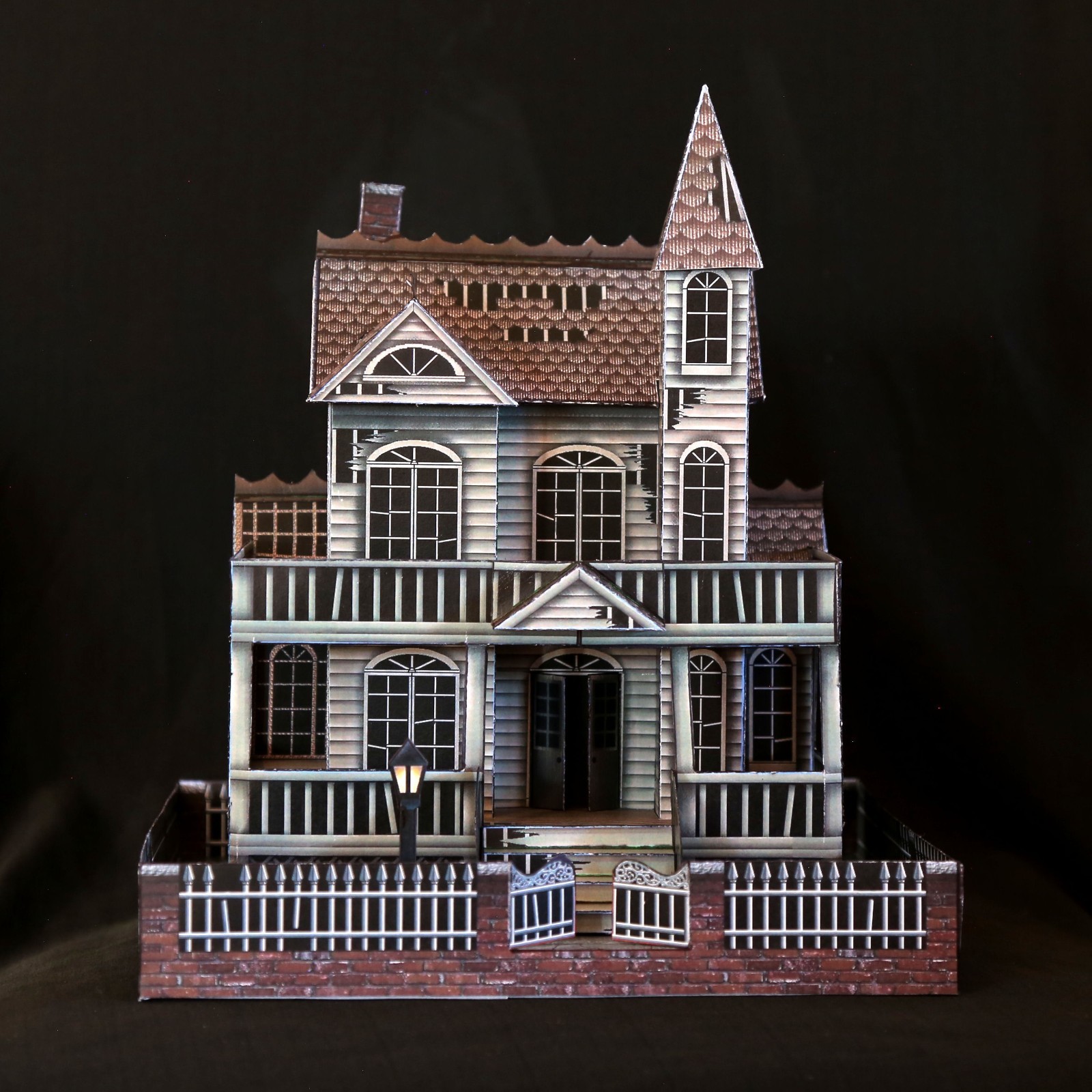 THE GHOST HOUSE Haunted House paper model
