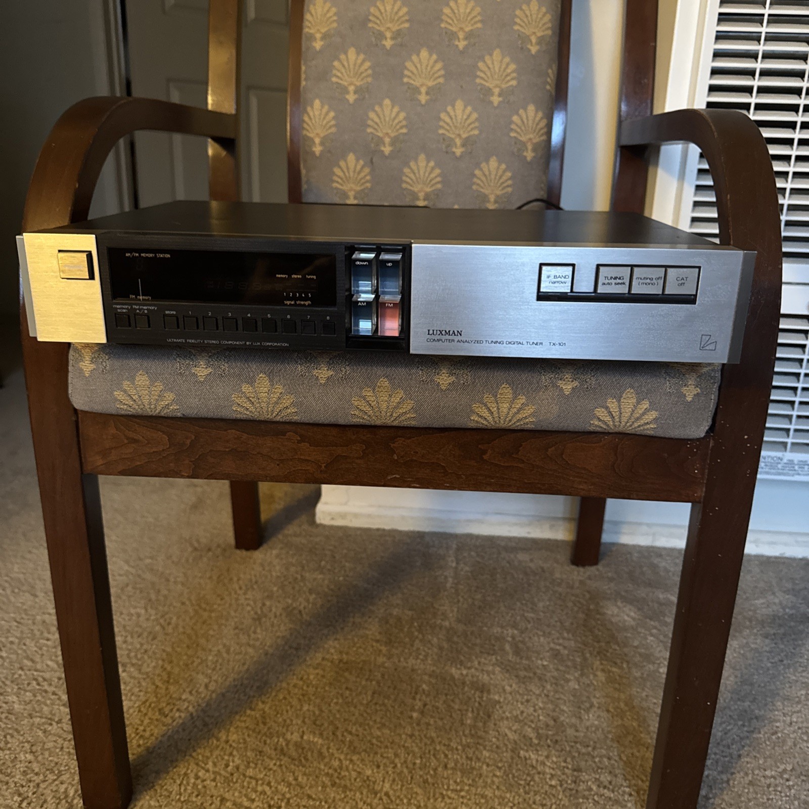 Vintage Luxman TX-101 Computer Analyzed Tuning Digital Tuner