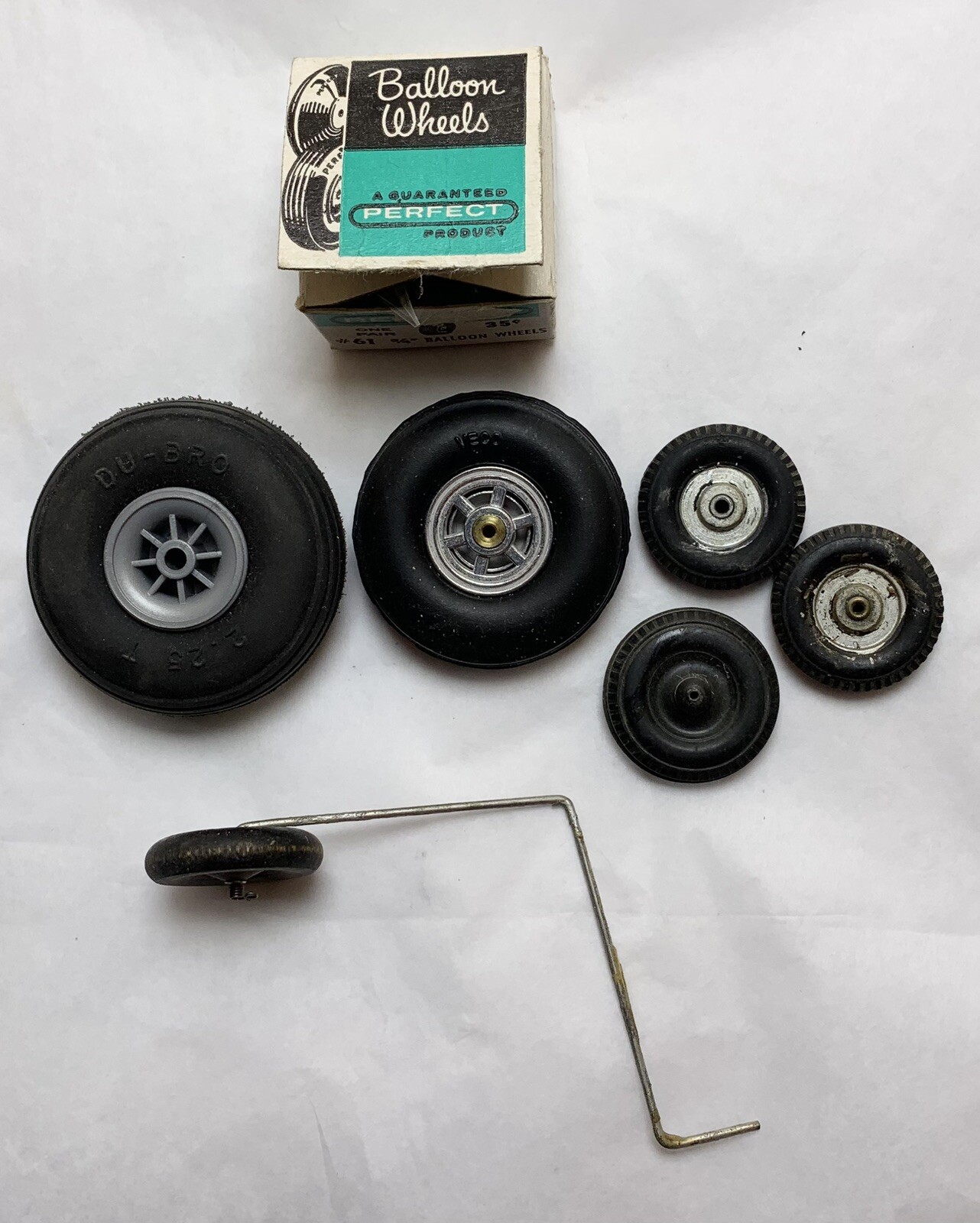Perfect Du-Bro Lot Model Airplane Rubber Balloon Tires Aluminum Wheels 3/4" 2.25