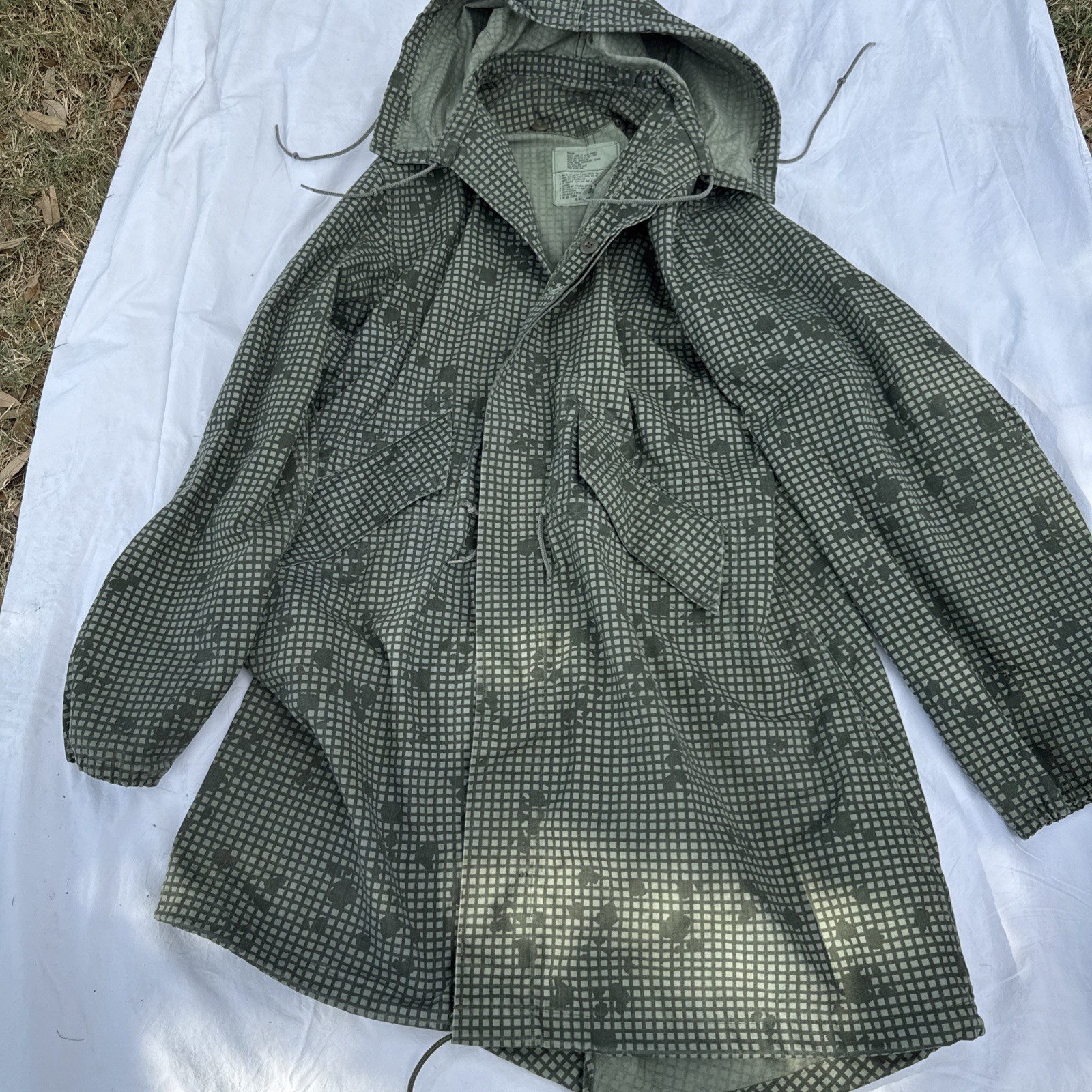 US Army Fishtail Hooded Night Camouflage Desert Storm Parka US Size Medium Grid