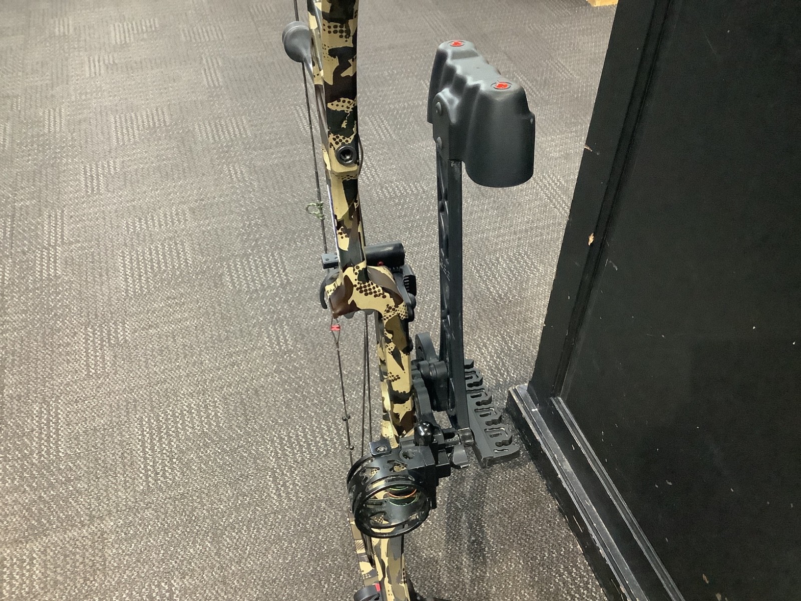 Quest Thrive Right Handed Camo Compound Bow