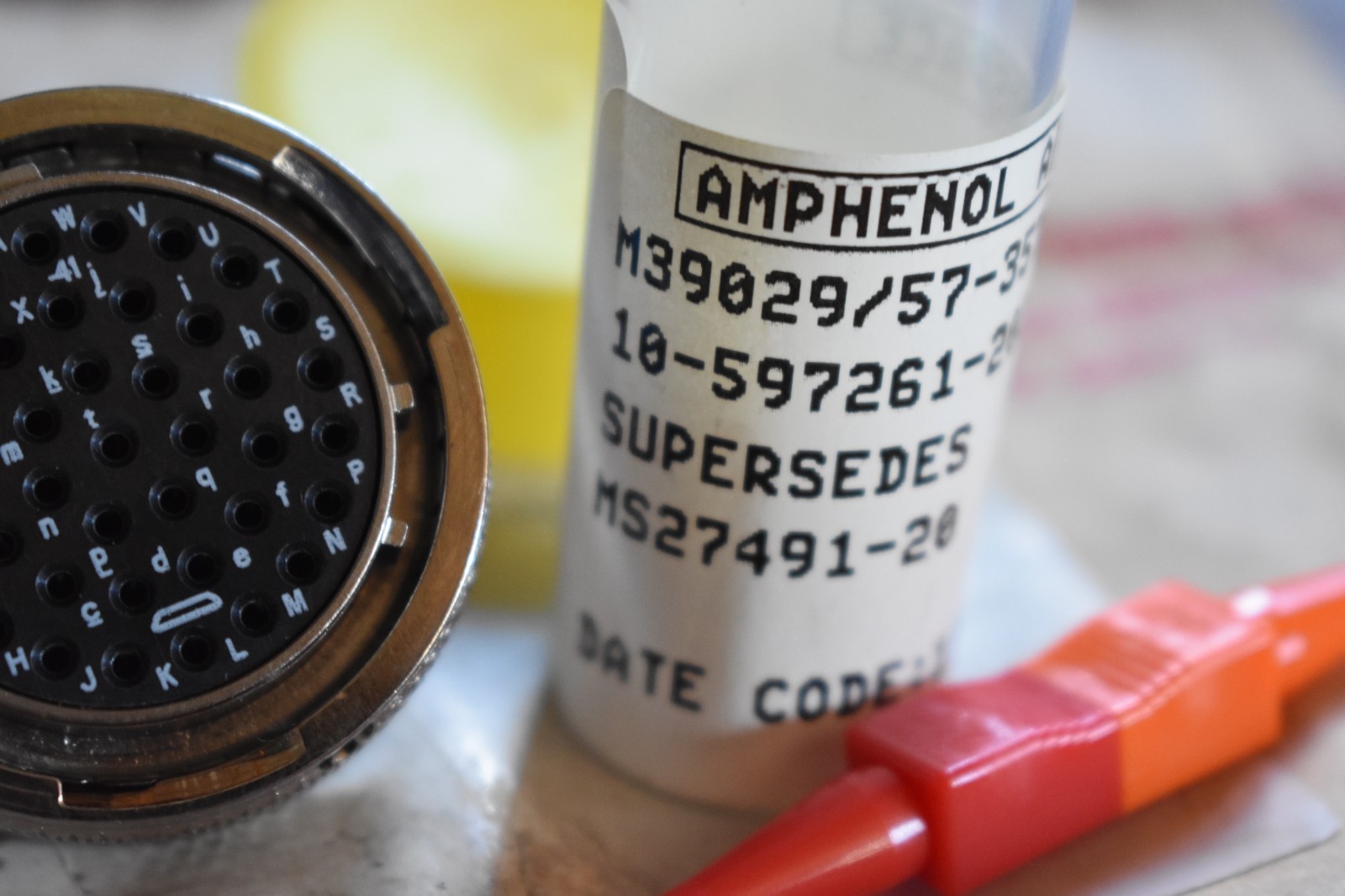 Amphenol Aerospace MS27484T20F41S Connector
