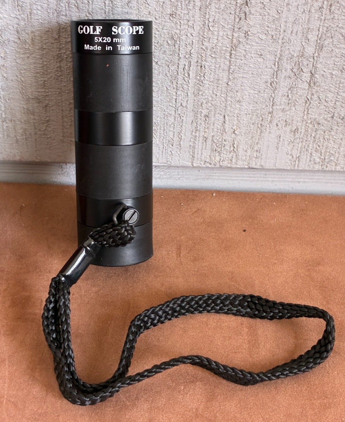 BROOKSTONE Black Golf Scope 5 x 20 mm w/Strap & Leather Carrying Case