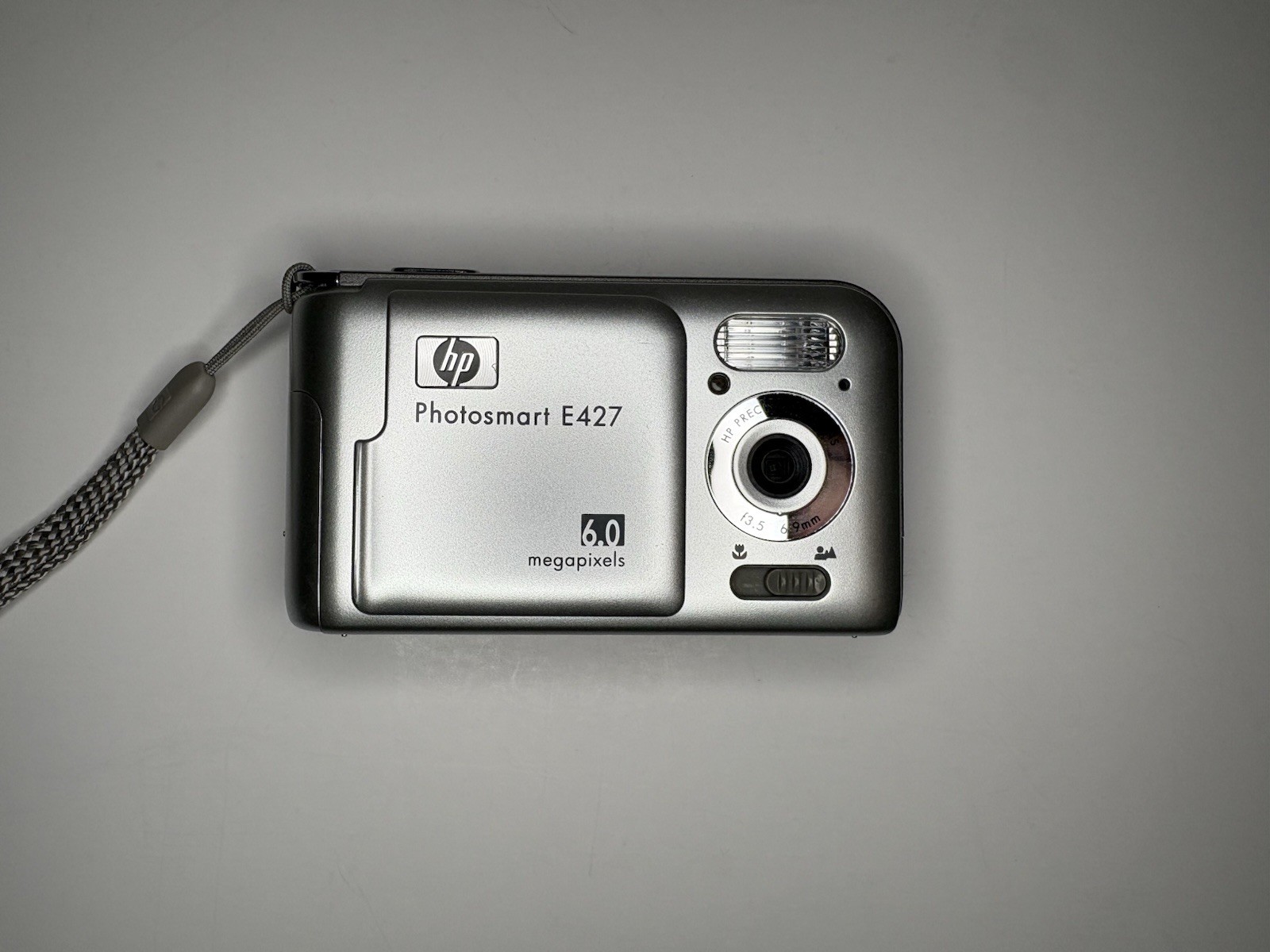 HP Photosmart E427 Compact Digital Camera 6.0MP Silver 5x Digital Zoom AABattery