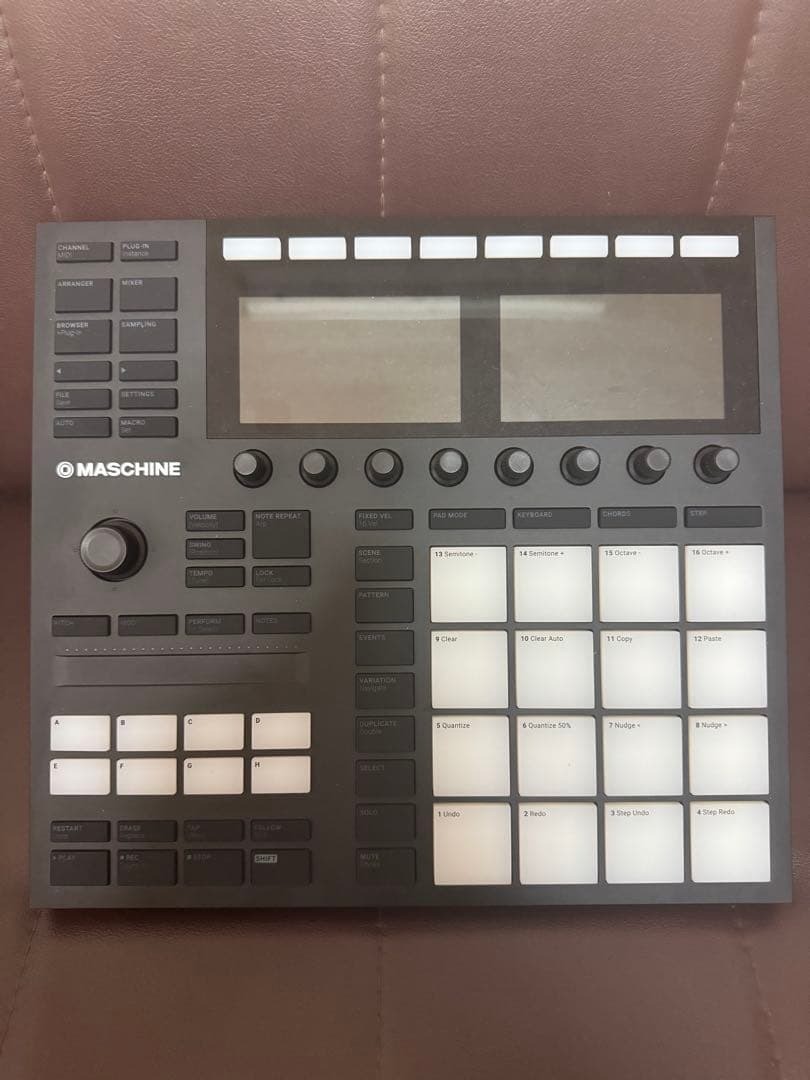 Native Instruments Maschine MK3 Drum Controller Pad Sampler Beat Maker w/Box