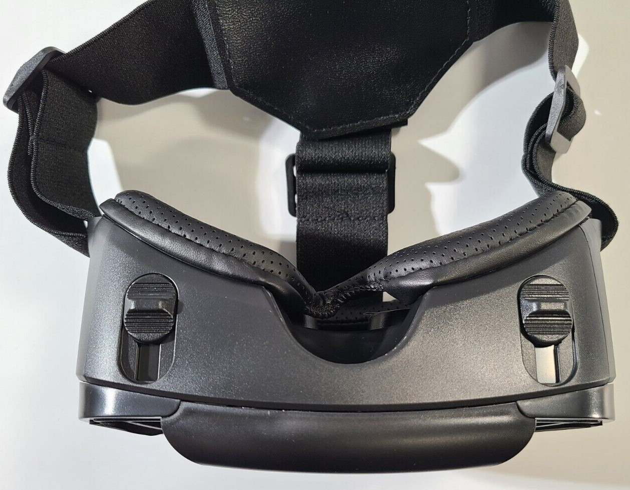 VRG Pro Virtual Reality Glasses with Controller, Black