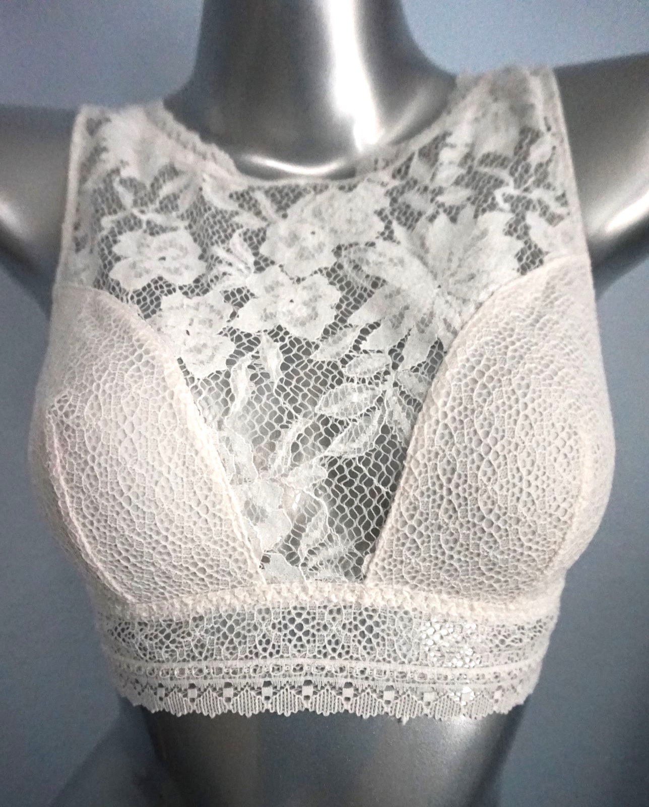 Victoria's Secret Nwt Coconut White Lace High Neck Cut Out Bralette XS S M