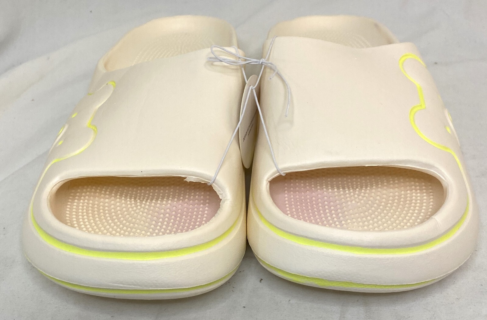 Sorakaze Pillow Slippers Non-Slip Massage Foam Off White Size 7/8