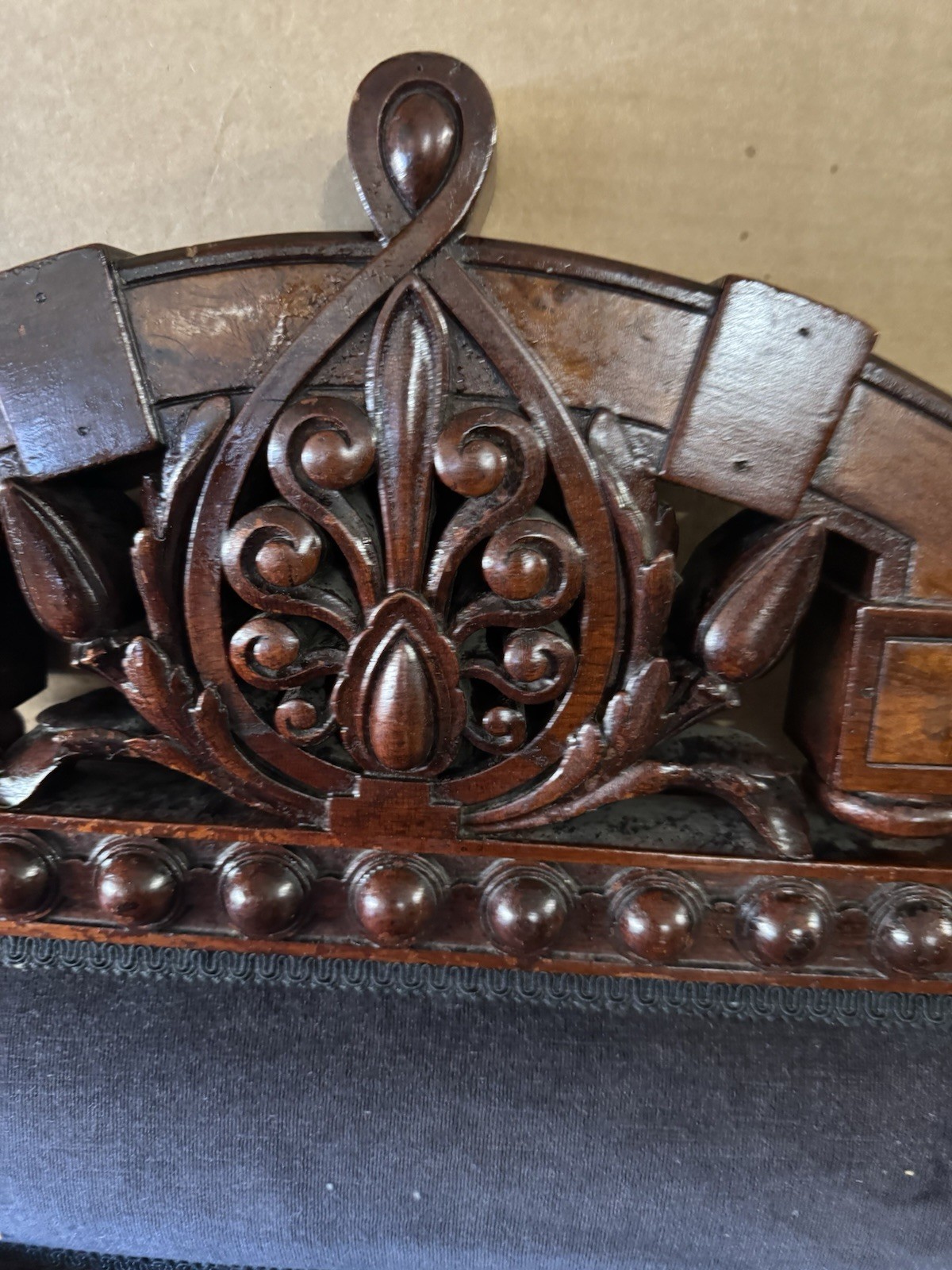 RENAISSANCE WALNUT LION HEAD ARM PHOTOGRAPHERS CHAIR